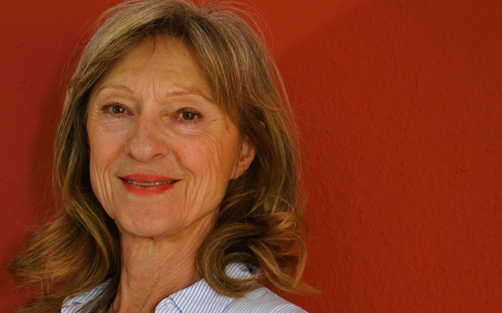 Die Münchener Therapeutin Jutta Stiehler war 16 Jahre lang Dr. Sommer beim Jugendmagazin BRAVO. In der ARD-Doku „BRAVO - Headlines, Hypes und Herzschmerz“ werden Aufstieg und Fall des einst mächtigsten Jugendmagazins der Welt erzählt. Auch Jutta Stiehler berichtet im Dreiteiler von ihrer Arbeit. Ausführlicher tut sie es jedoch in diesem Interview. (Bild: Mary Reich)