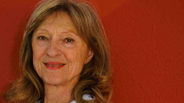 Die Münchener Therapeutin Jutta Stiehler war 16 Jahre lang Dr. Sommer beim Jugendmagazin BRAVO. In der ARD-Doku „BRAVO - Headlines, Hypes und Herzschmerz“ werden Aufstieg und Fall des einst mächtigsten Jugendmagazins der Welt erzählt. Auch Jutta Stiehler berichtet im Dreiteiler von ihrer Arbeit. Ausführlicher tut sie es jedoch in diesem Interview. (Bild: Mary Reich)