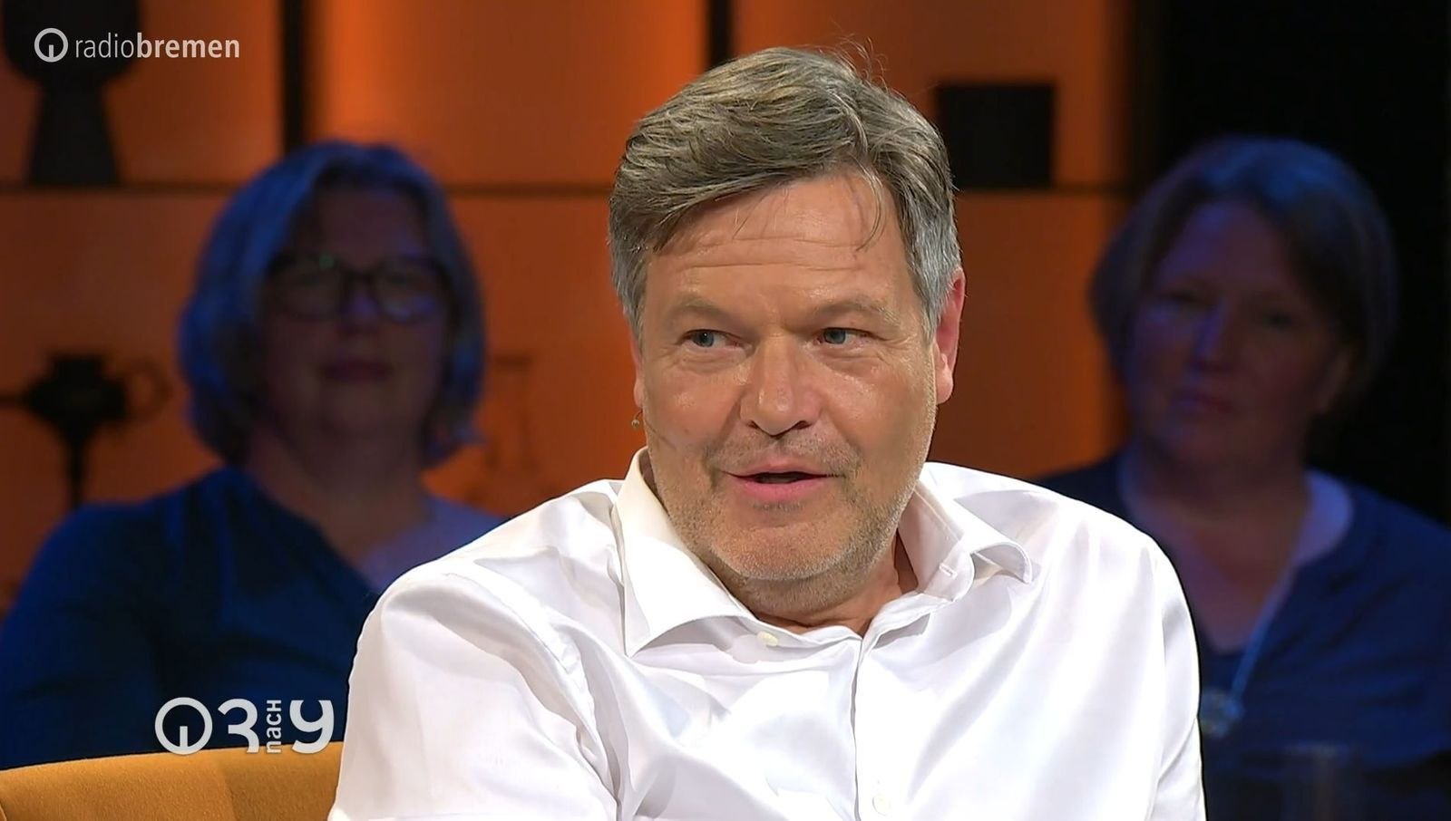 „Demokratie bedeutet, dass alles auf Zeit ist“, sagte Robert Habeck bei „3nach9“. (Bild: Radio Bremen)