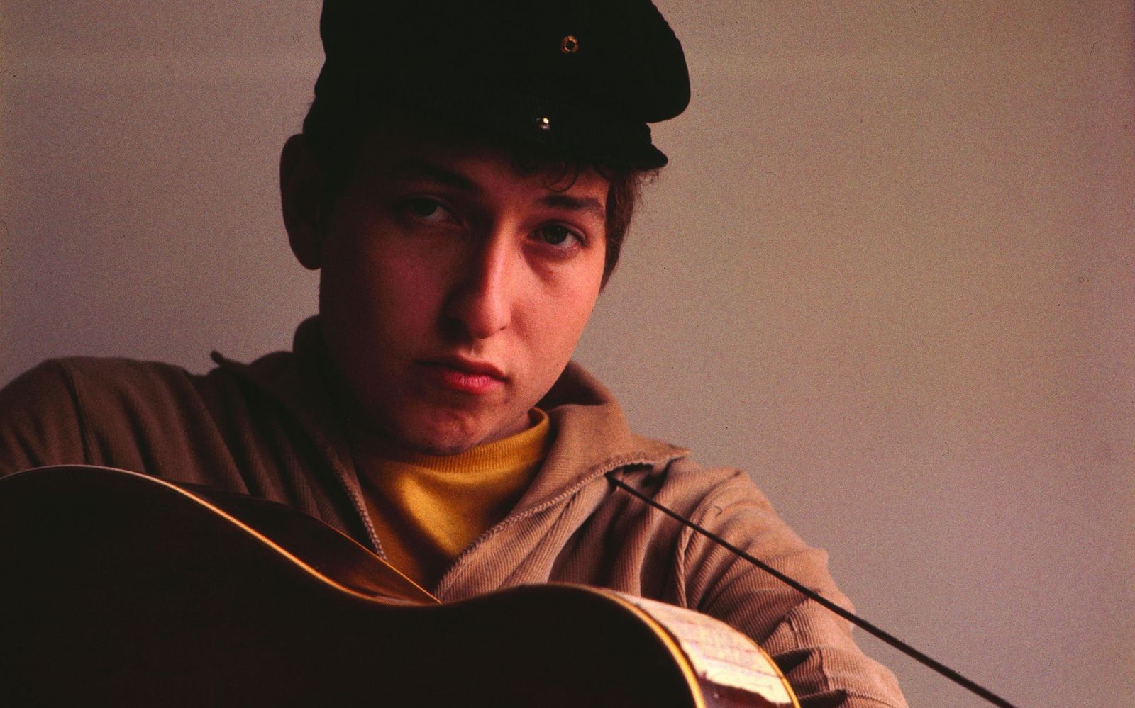 Blowin' In The Wind: Anfang der 60er-Jahre wurde Bob Dylan mit Protestsongs zum Sprachrohr einer neuen Folk-Bewegung. (Bild: Sony)