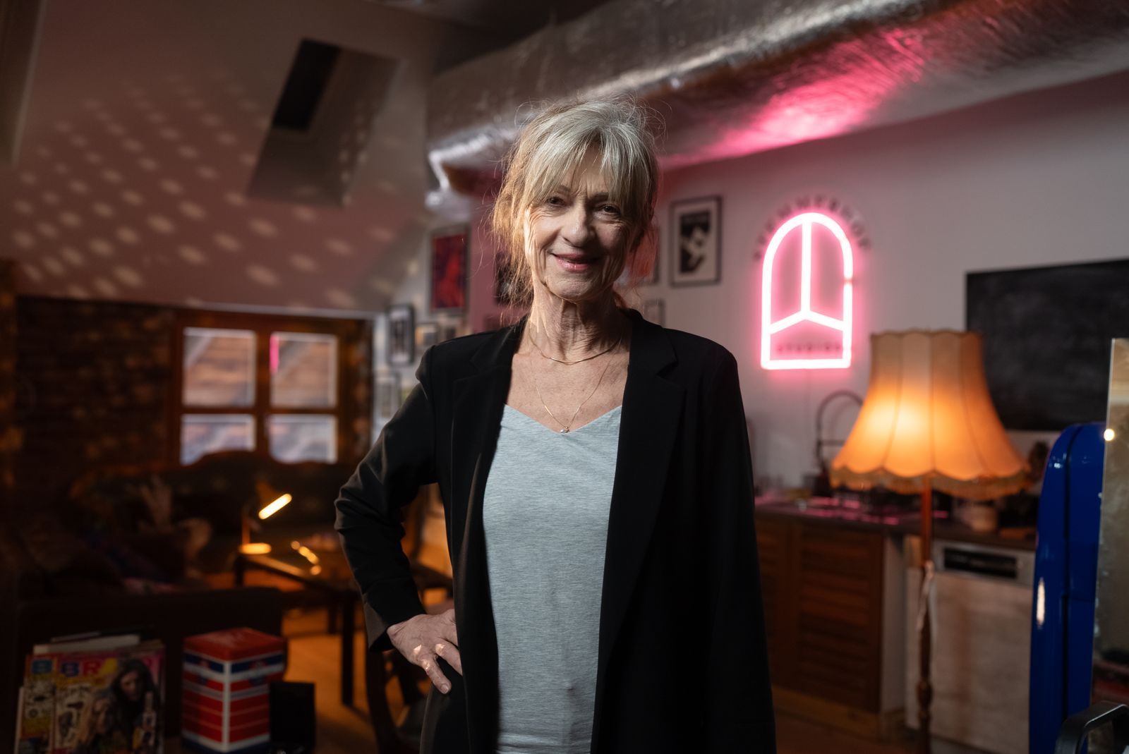 Jutta Stiehler, Therapeutin aus München, war 16 Jahre lang im Dr. Sommer-Team der Jugendzeitschrift BRAVO und leitete es zeitweise. Dr. Sommer war „die“ informelle Anlaufstelle für Aufklärung und Sexualberatung für Jugendliche in Deutschland.  (Bild: ARD Kultur/Looks Media/Benjamin Kahlmeyer)
