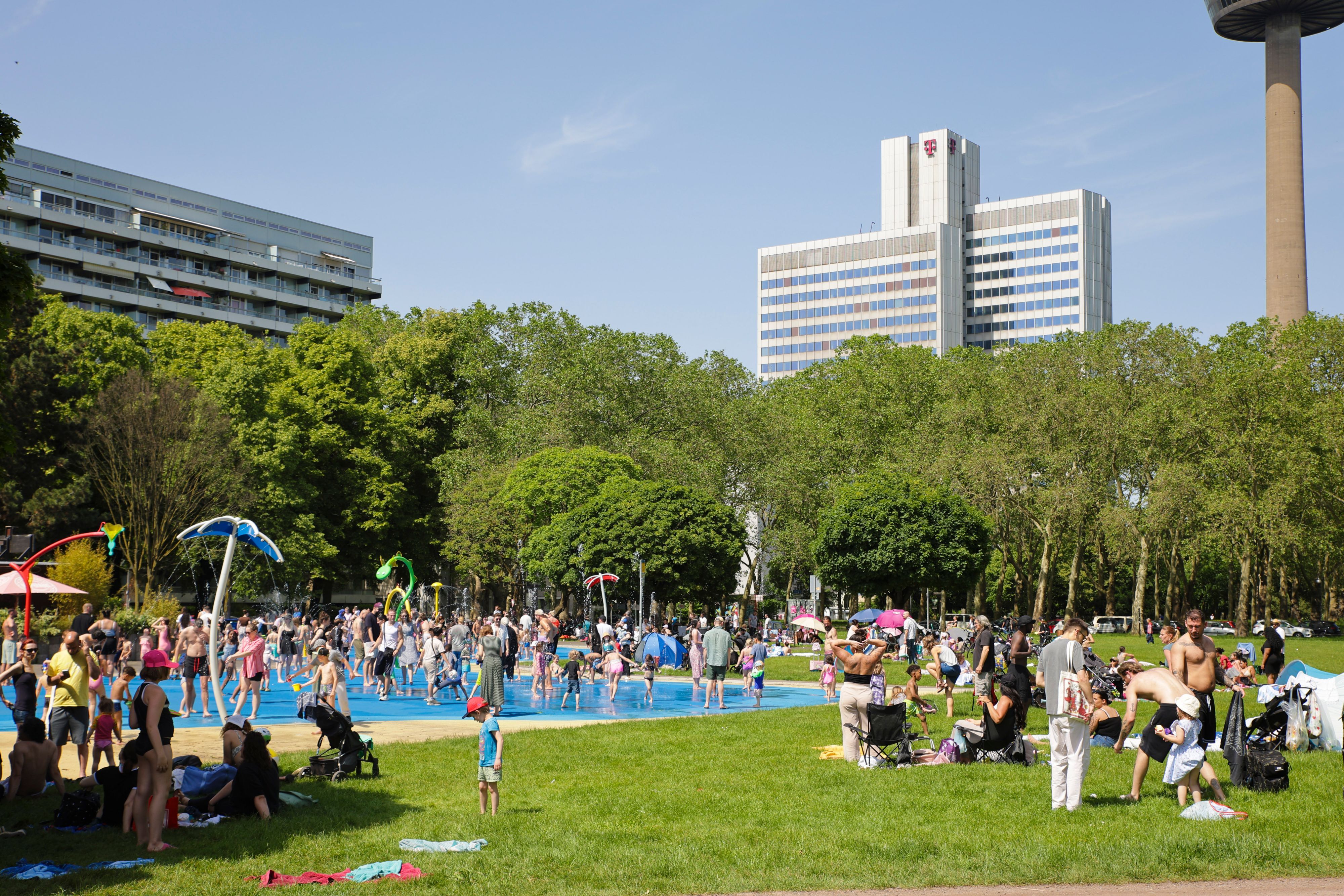 Der Wasserspielplatz am Grüngürtel bietet Abkühlung für Kölnerinnen und Kölner.
