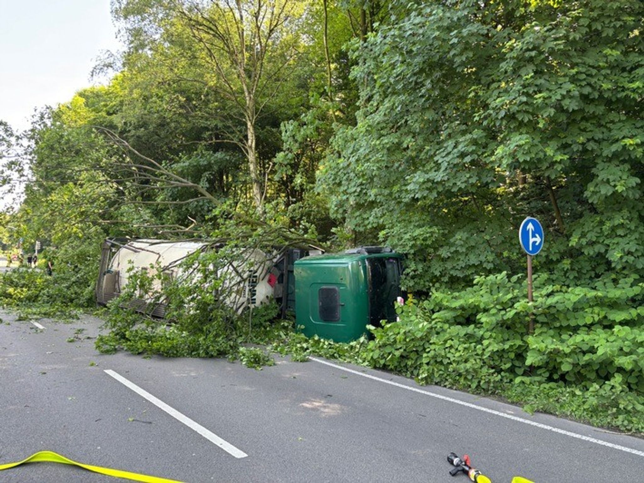 Unfall mit Gefahrguttransporter in Gladbeck