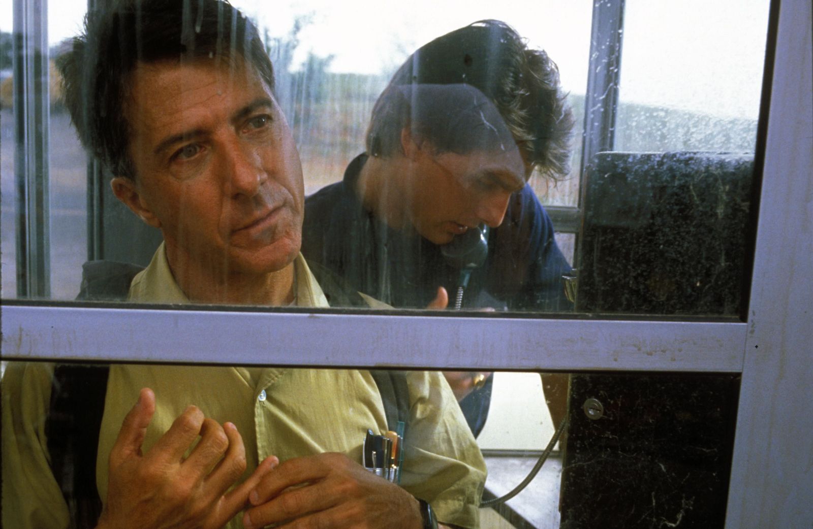 Der Autist Raymond (Dustin Hoffman, links) lehrt den smarten Charlie, seine Mitmenschen zu respektieren.  (Bild: 1988 United Artists Pictures, Inc. All rights reserved.)