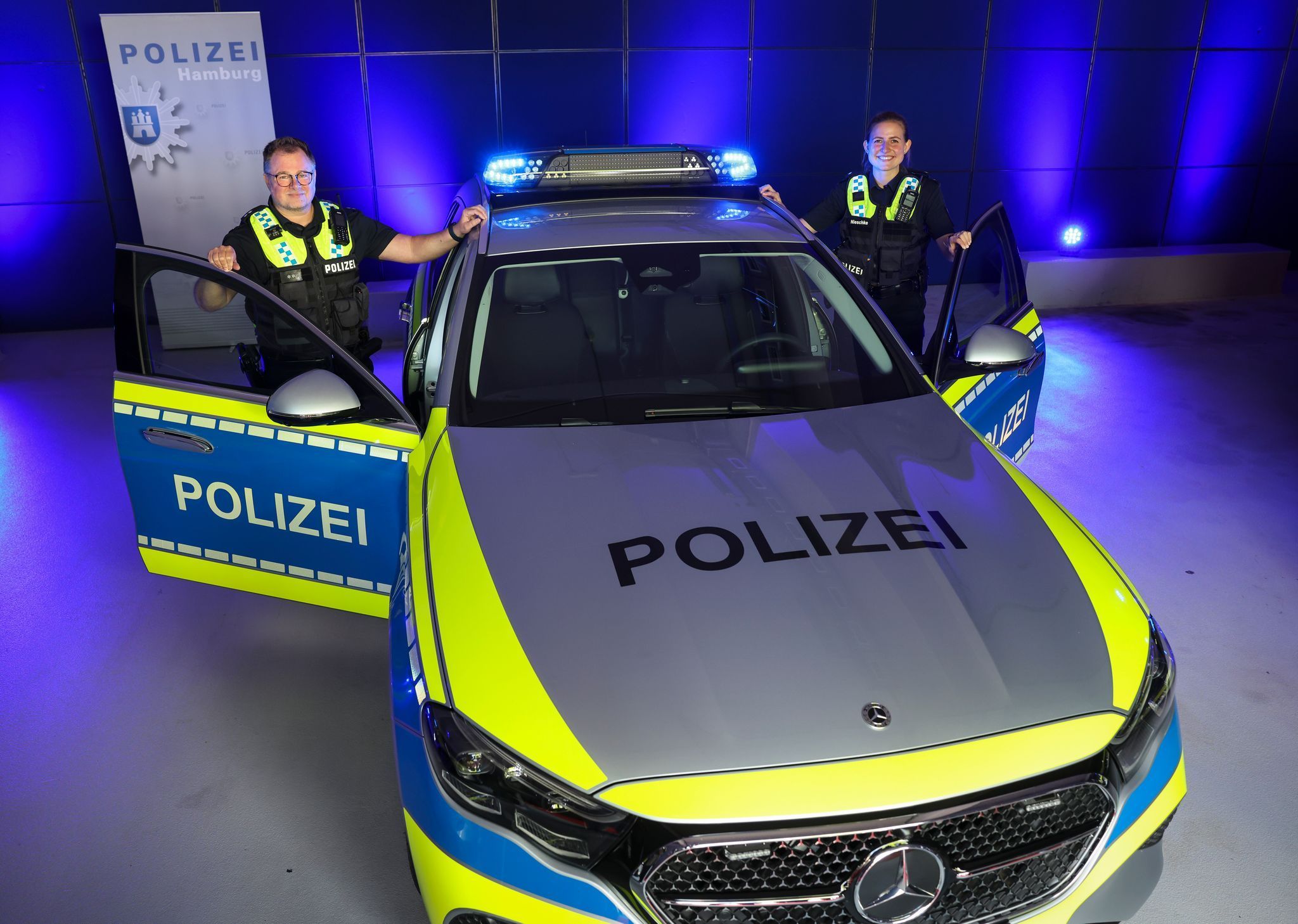 LED-Licht für Hamburgs Funkstreifenwagen
