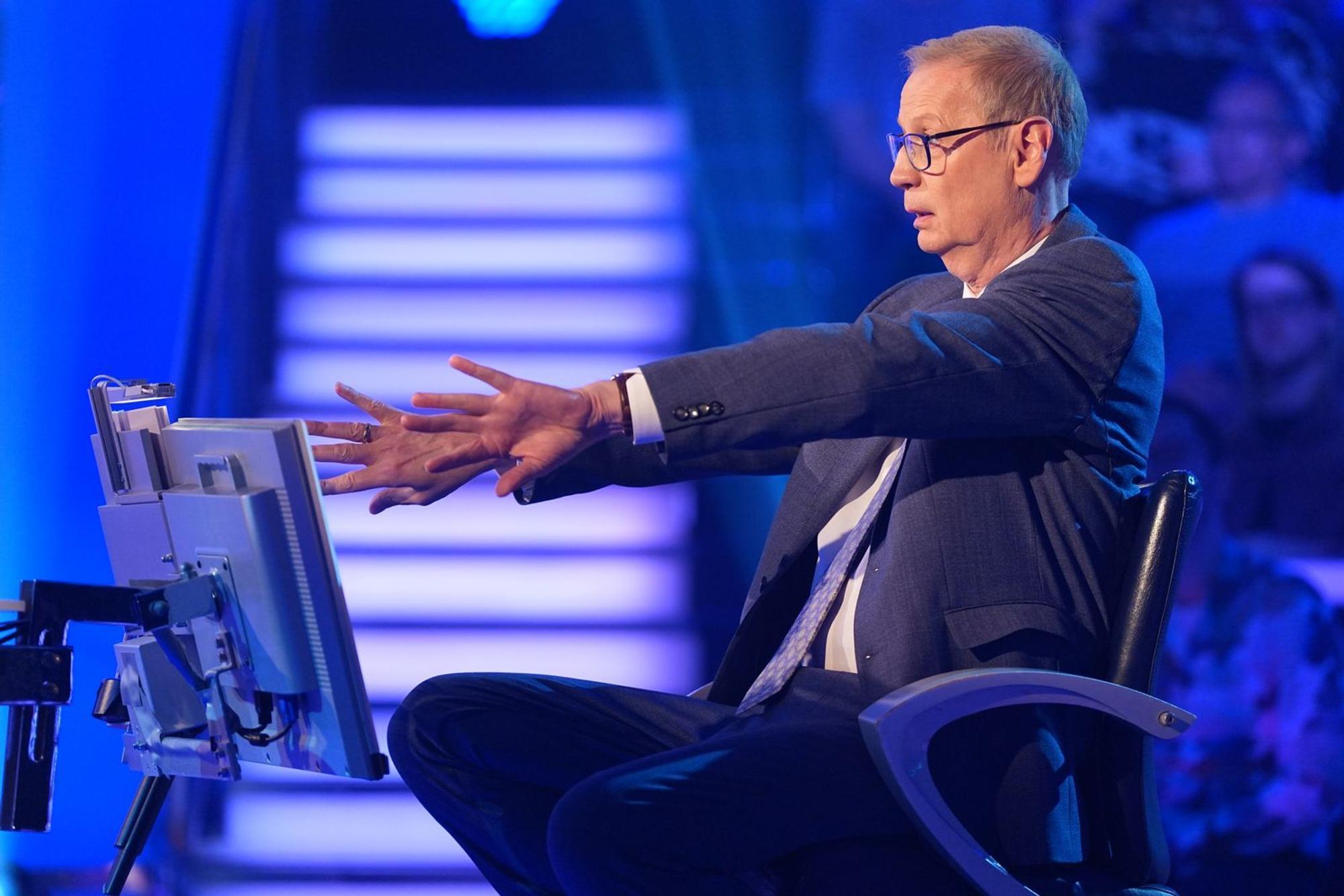 „Die verarschen uns doch.“ Günther Jauch hatte bei „Wer wird Millionär - Das große Zocker-Special“ (RTL) Zweifel am Sachverstand der Fragen-Redaktion. (Bild: RTL/Stefan Gregorowius)