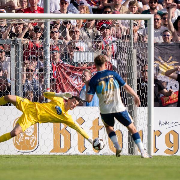 Arne Schulz Viktoria Koeln, 27 hält den entscheidenden Elfmeter von Dejan Galjen Fortuna Koeln, 24 und sichert somit den Pokalsieg SC Fortuna Köln vs. Viktoria Köln 23.05.2026 Fussball, Bitburger-Pokalfinale 2026, GER, Sportpark Höhenberg, Köln *** Arne Schulz Viktoria Koeln, 27 saves the decisive penalty kick from Dejan Galjen Fortuna Koeln, 24 and thus secures the cup victory SC Fortuna Köln vs Viktoria Köln 23 05 2026 Football, Bitburger Pokalfinale 2026, GER, Sportpark Höhenberg, Cologne Copyright: HMBxMedia/xMarcoxBader