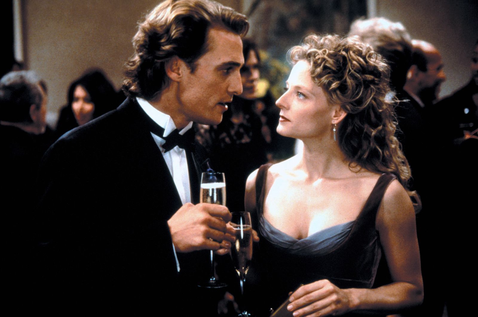 Pater Palmer Joss (Matthew McConaughey) und Astrophysikerin Ellie Arroway (Jodie Foster) diskutieren über Gott und die Welt - und über Aliens. (Bild: Warner Bros. Pictures)