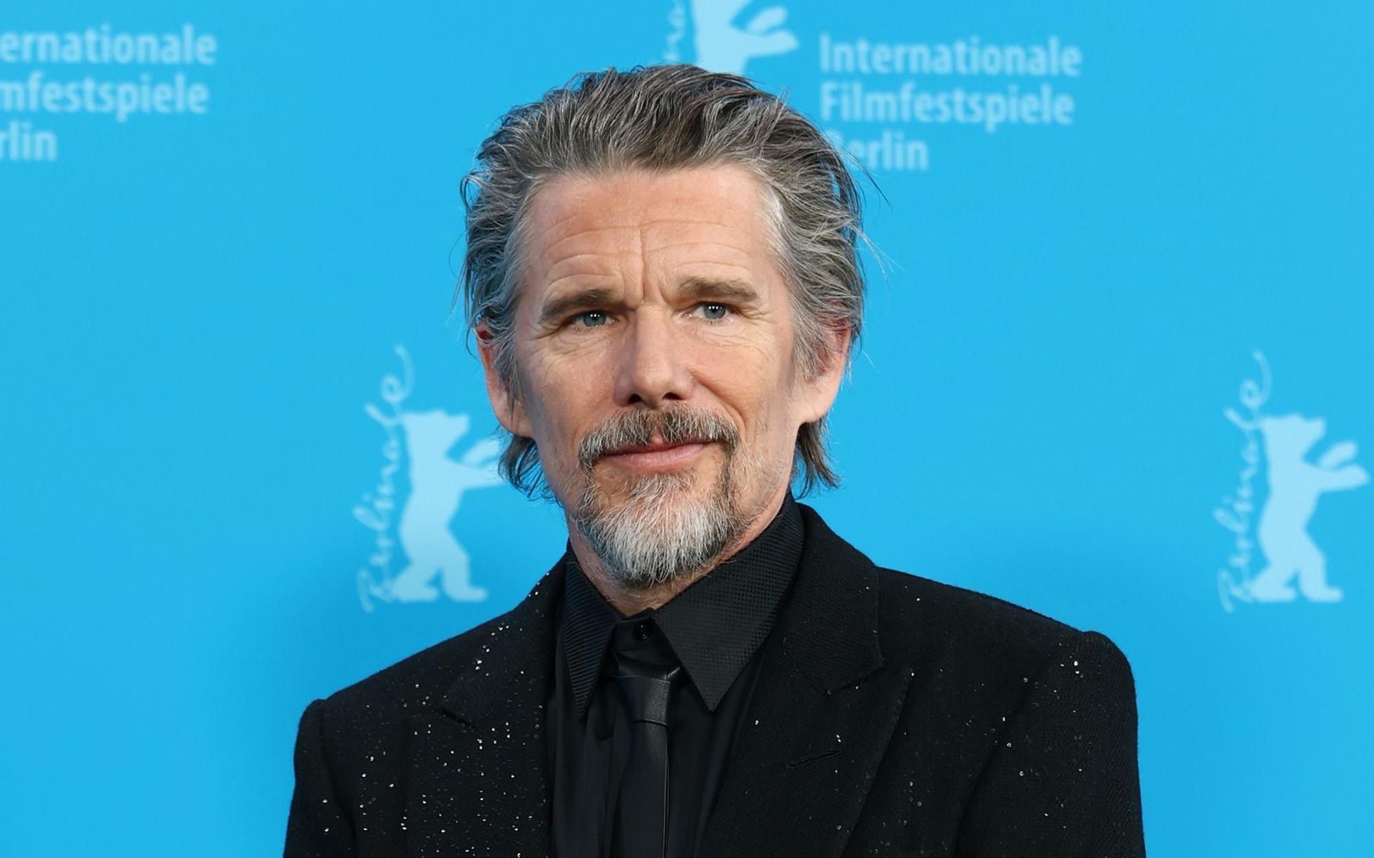Ethan Hawke, hier bei der Berlinale 2026, definiert Erfolg inzwischen anders als früher. (Bild: 2026 Getty Images/Arturo Holmes)