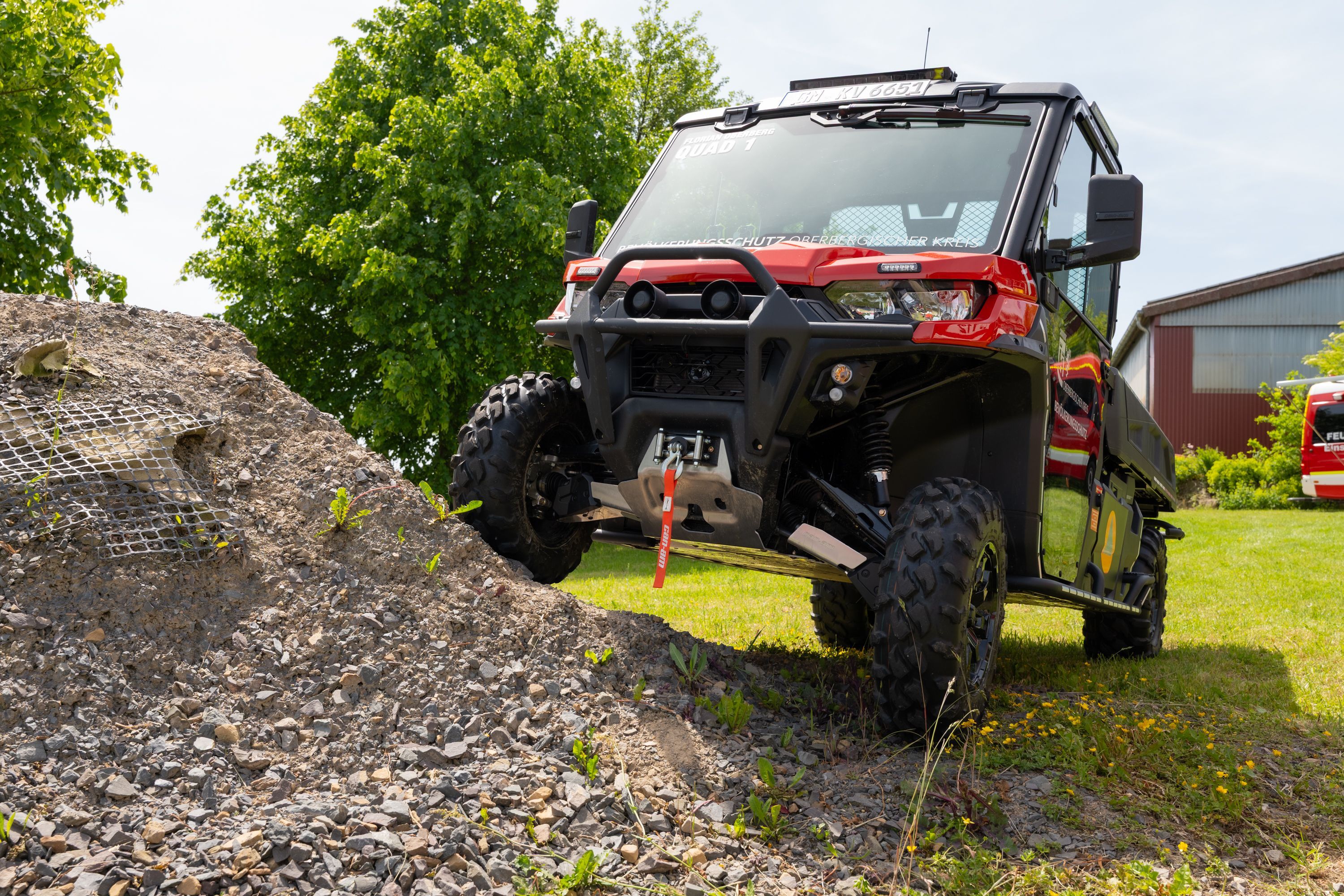 Hilft bei der Waldbrandbekämpfung: Das Utility Task Vehicle, ein geländegängiges Quad, ist bei der Freiwilligen Feuerwehr in Marienheide stationiert und war auch beim großen Fest in der ortshcaft Kempershöhe unterwegs.
