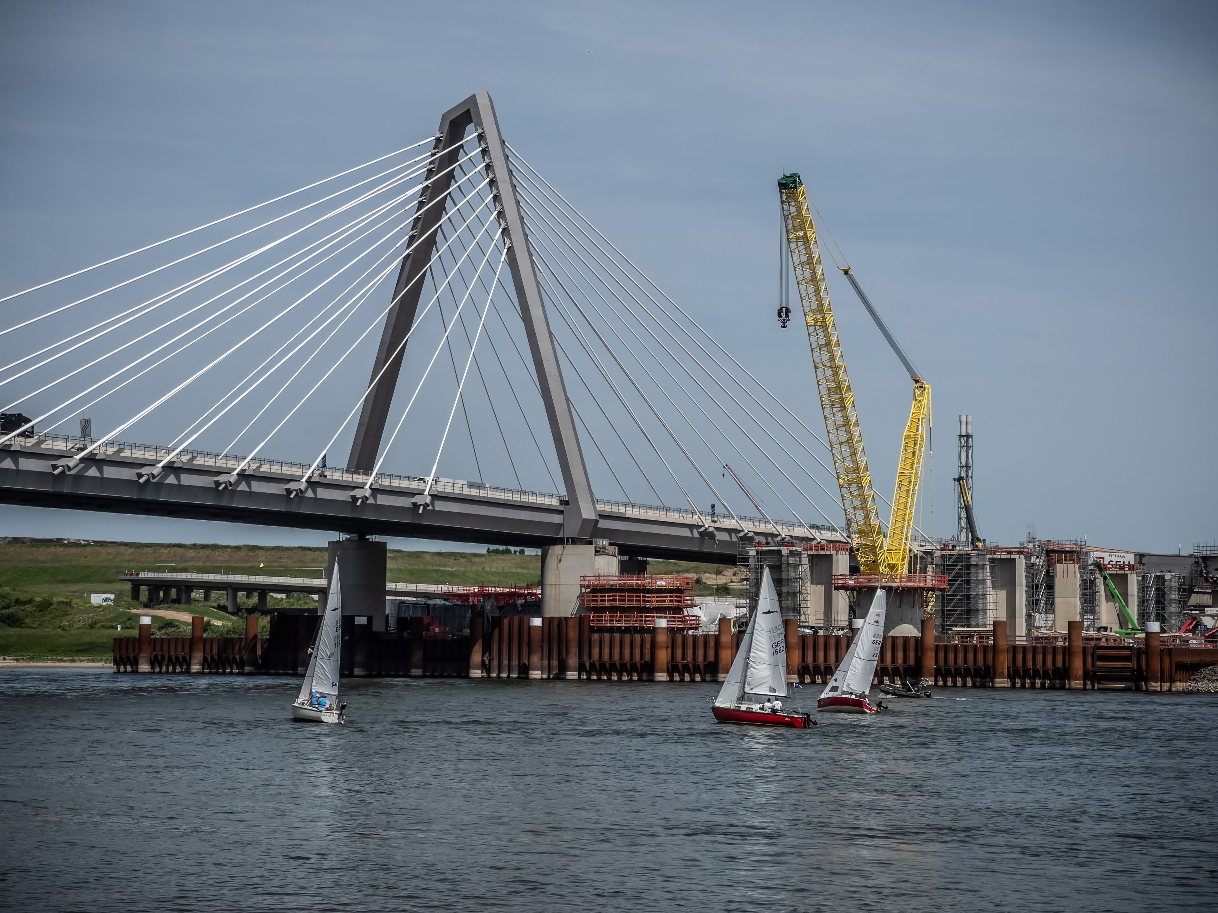 Regatta Rheinwoche fährt an Leverkusen vorbei.  Bild: Ralf Krieger