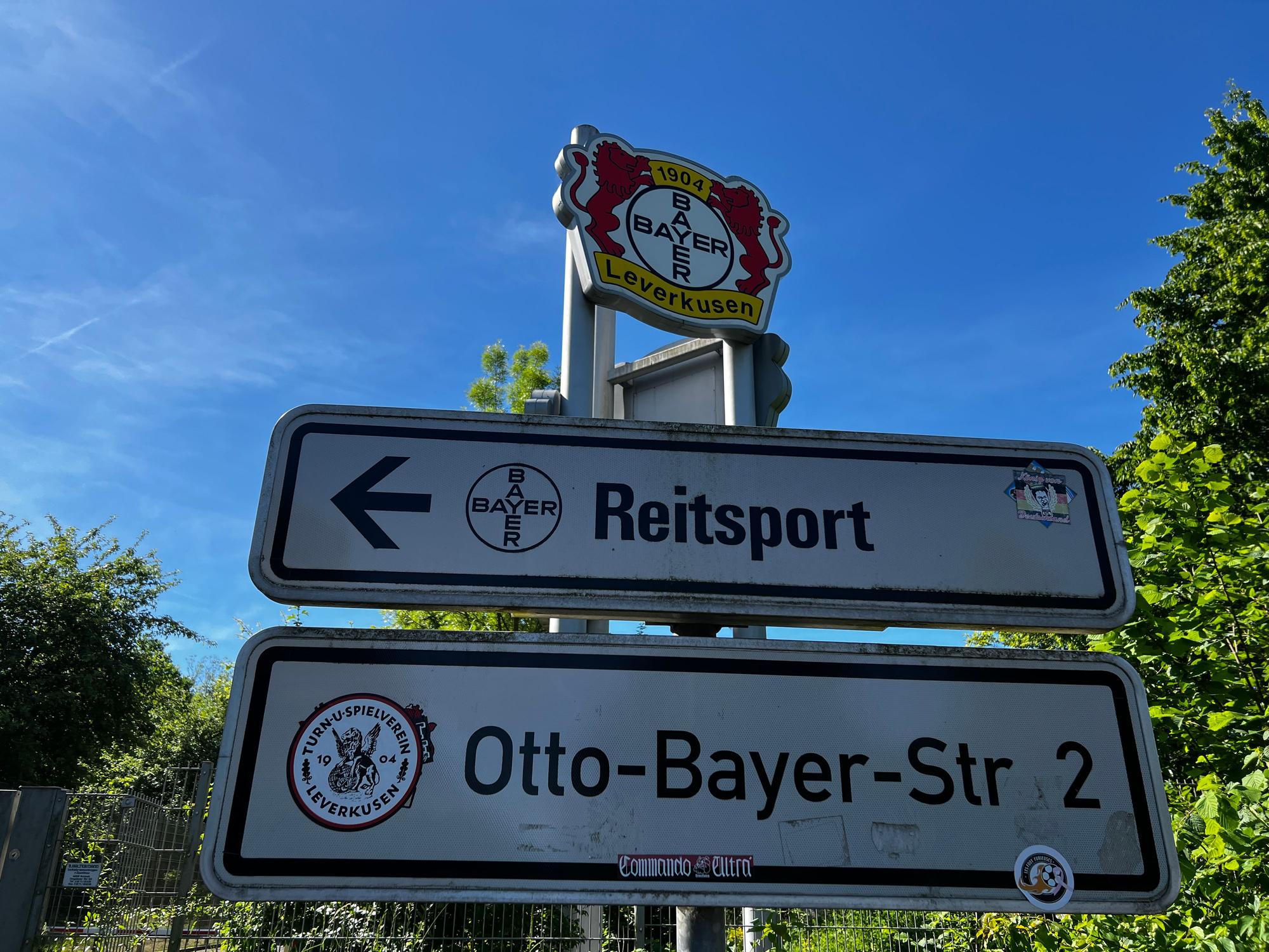 Bayer-Verein Schild Reiterverein Luftsportclub RTHC Bild: Ralf Krieger