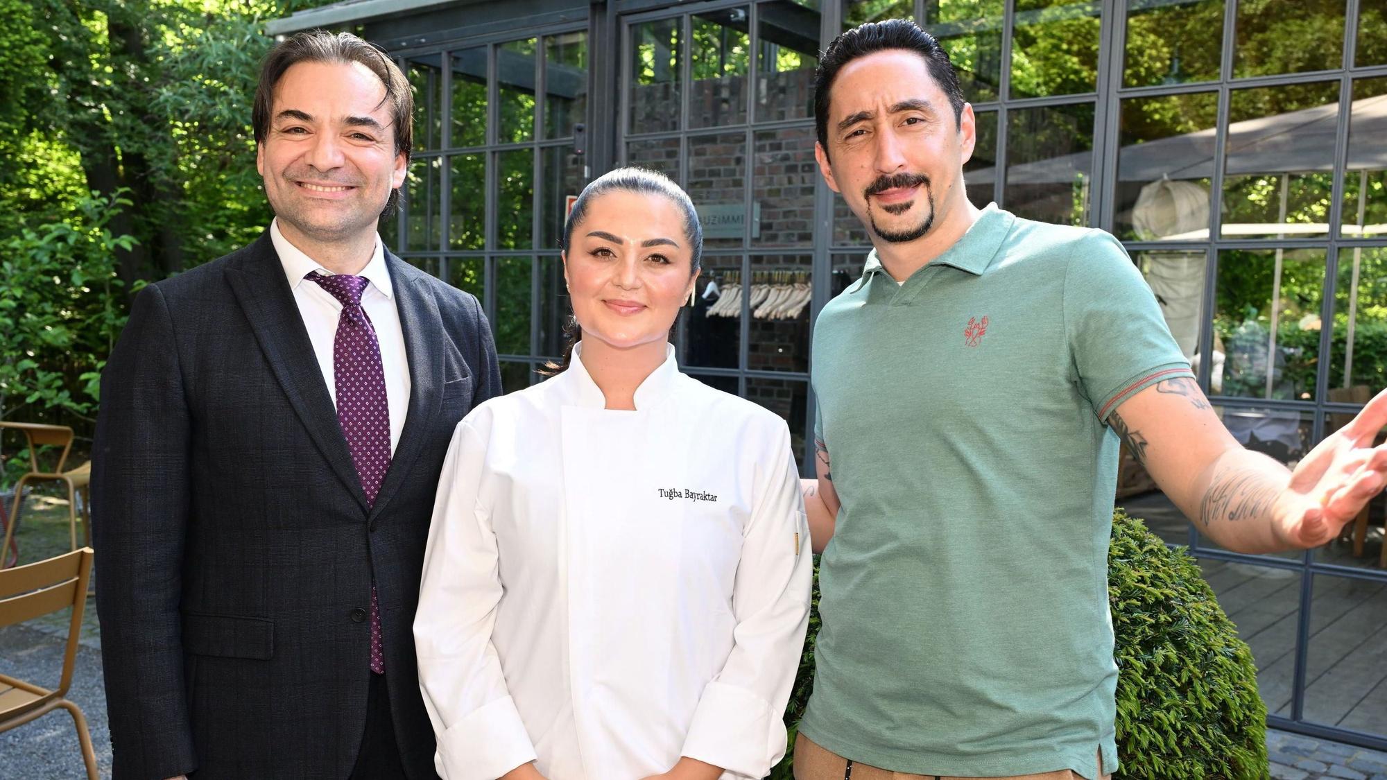 Eko Fresh, Masterchef Germany 2025 Tuğba Bayraktar und Generalkonsul Hüseyin Kantem Al in der Diepeschrather Mühle.