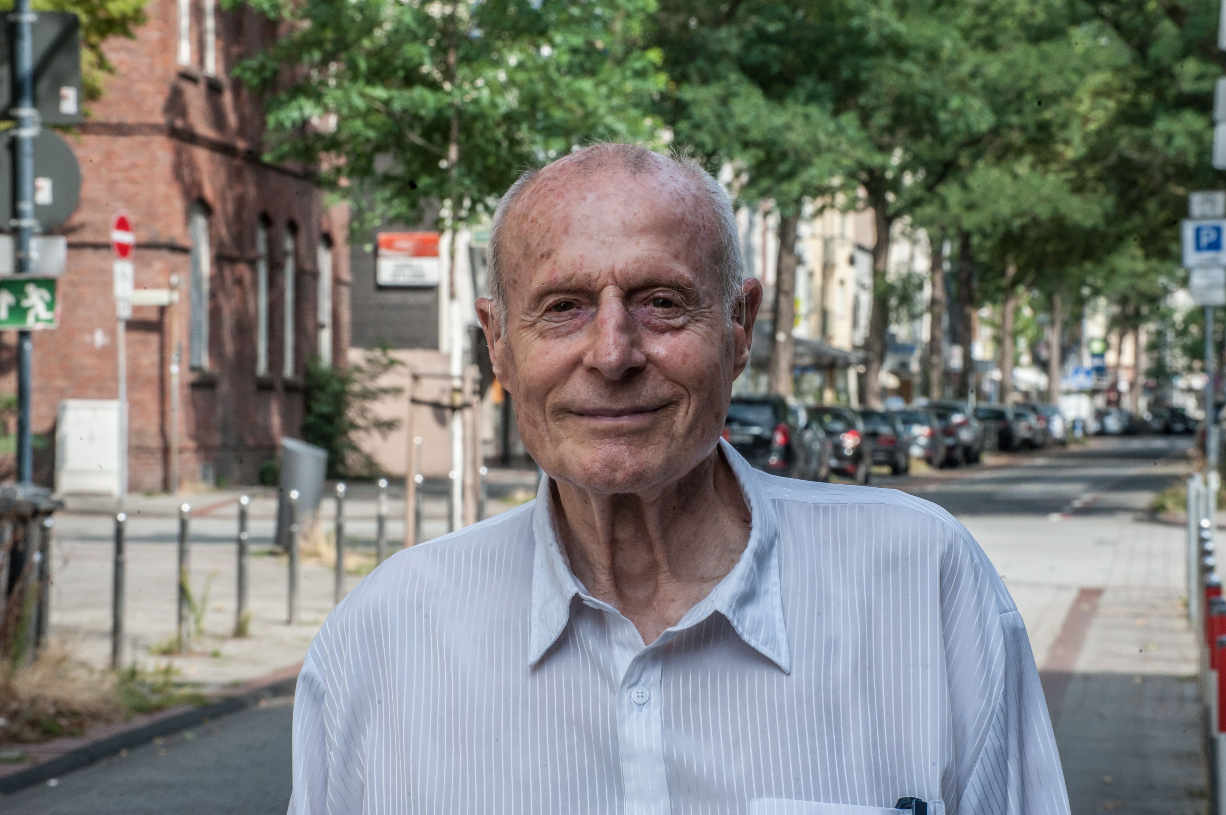 Adolf Staffe auf der Hauptstraße