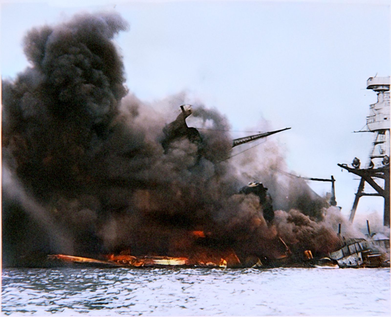 Beim japanischen Luftangriff auf die amerikanische Pazifikflotte auf Pearl Harbour starben am 7. Dezember 1941 innerhalb von 90 Minuten 2.403 US-Amerikaner. (Bild: History Channel)