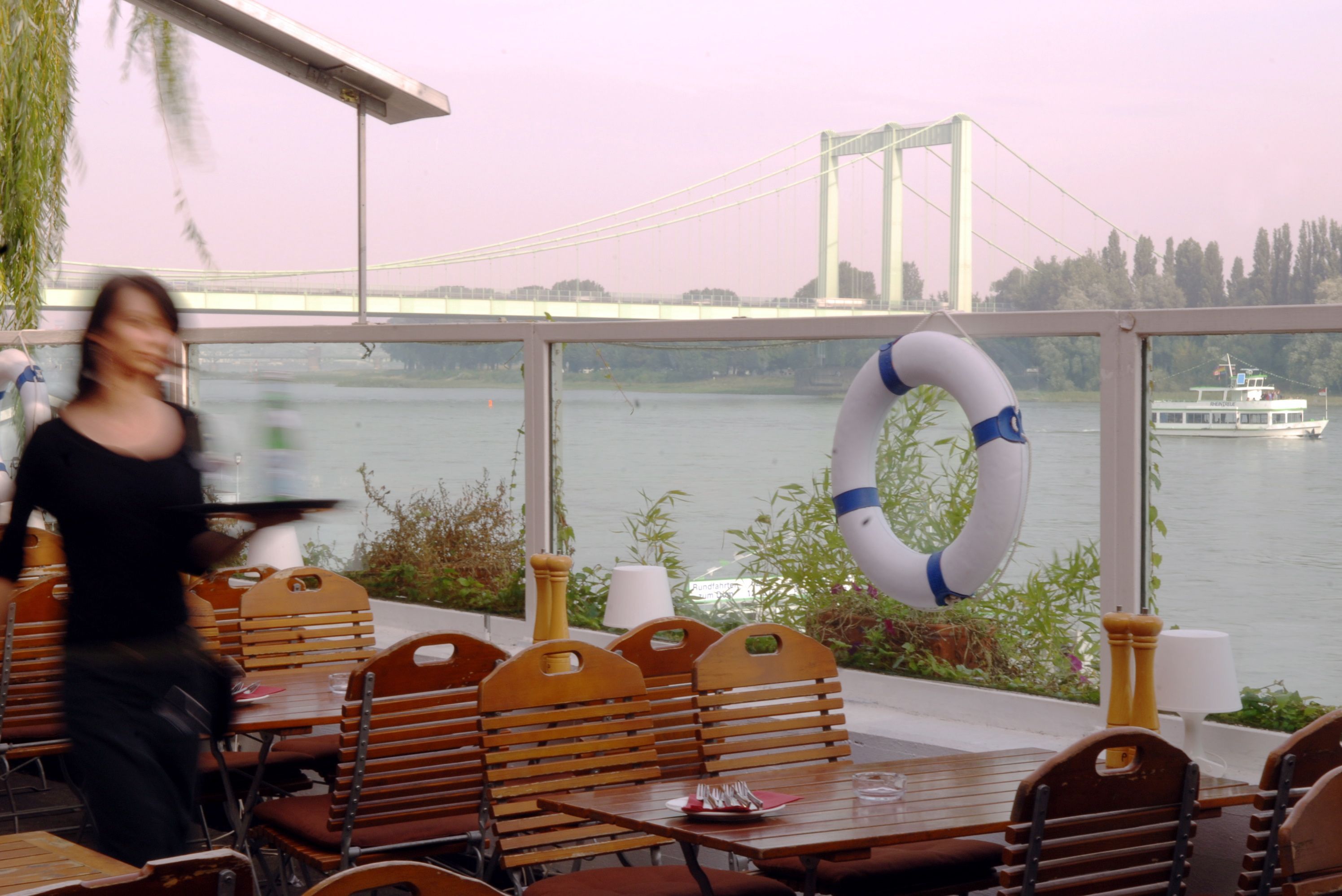 Restaurant mit Rheinblick in Rodenkirchen. (Archivbild)