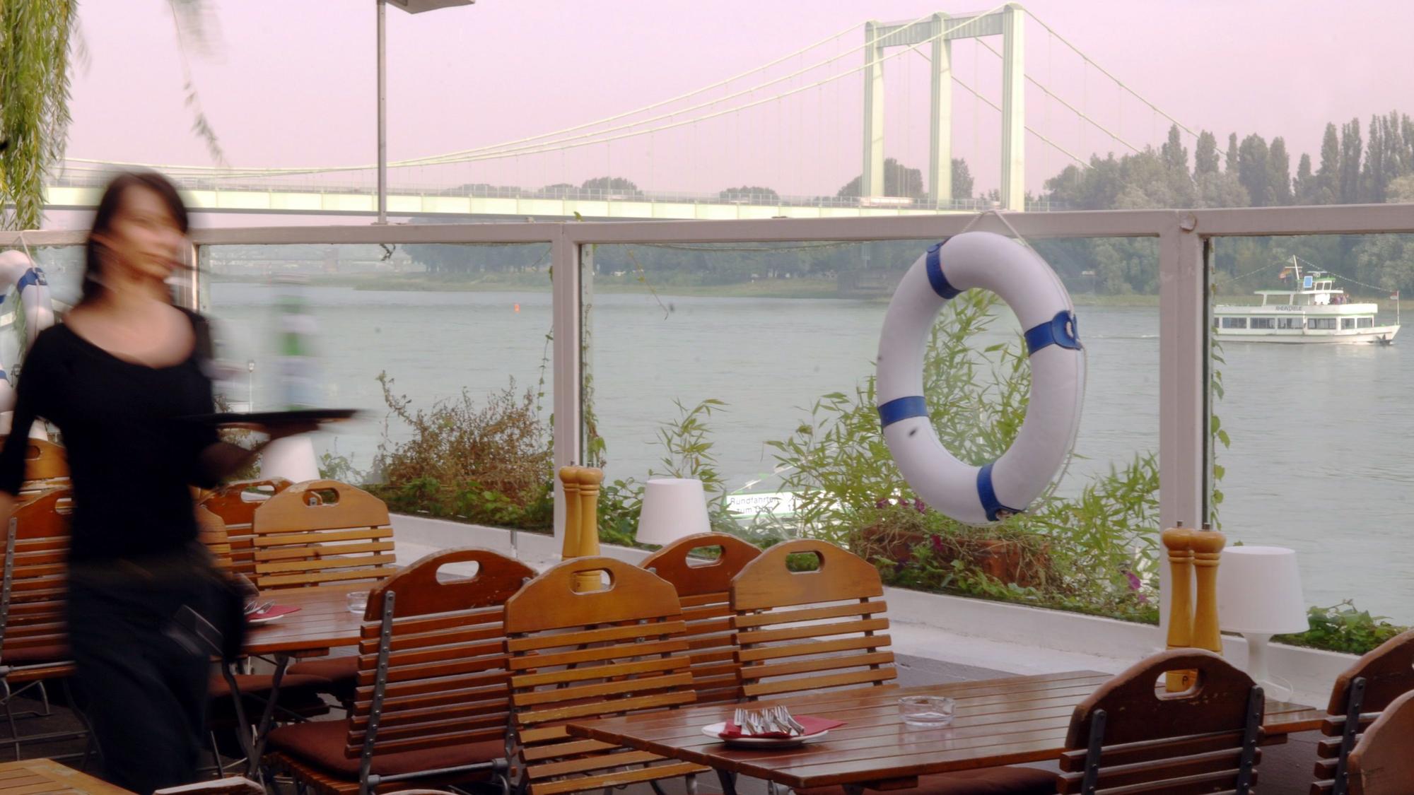 Restaurant mit Rheinblick in Rodenkirchen. (Archivbild)