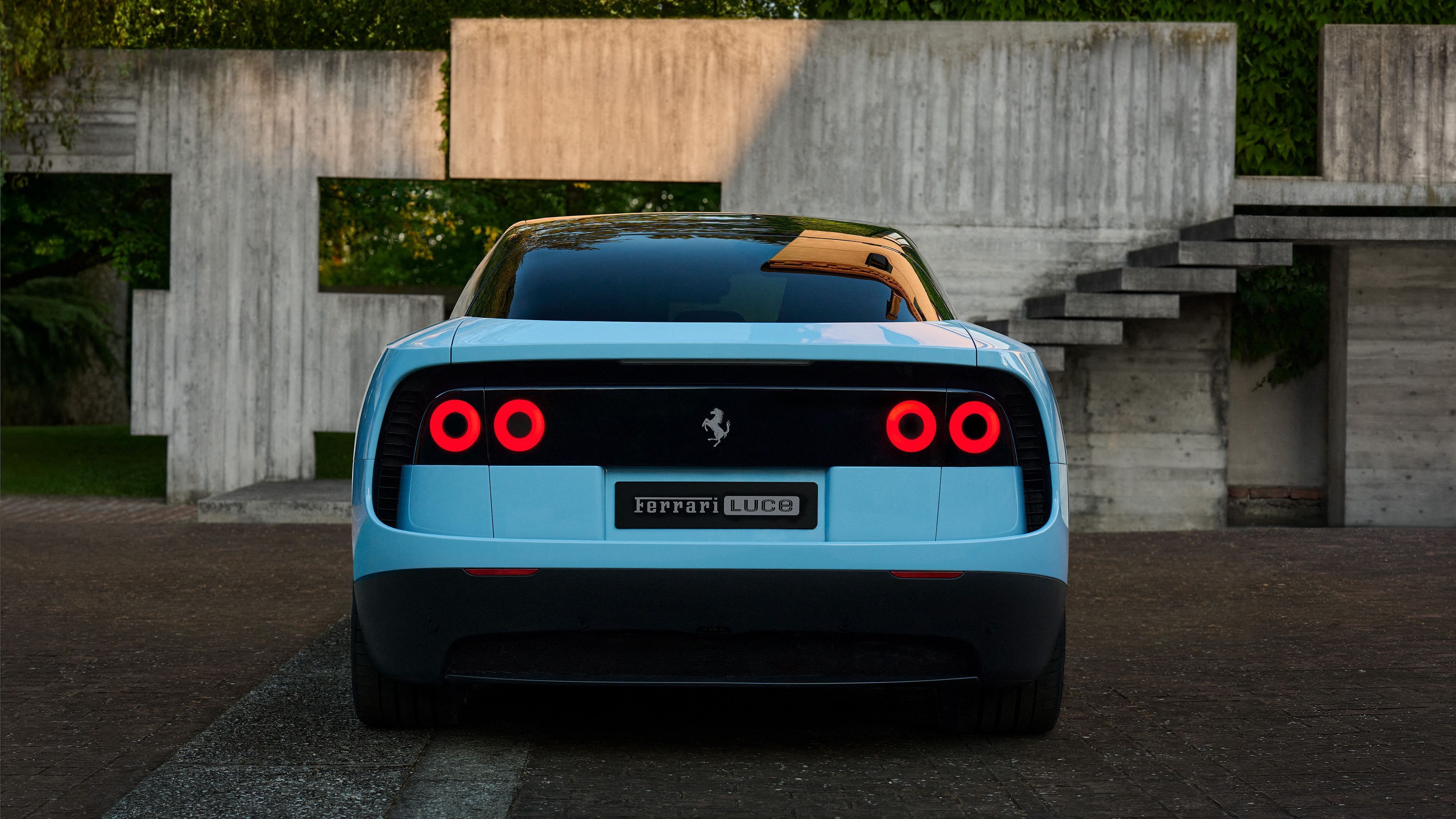 Der Ferrari „Luce“ von hinten.