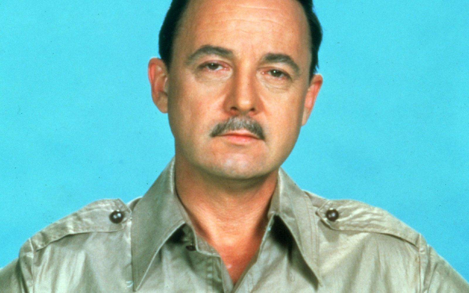 Nach „Magnum“ spielte Hillerman nur noch kleinere Rollen, etwa in der Reihe „In 80 Tagen um die Welt“. Er starb 2017 im Alter von 84 Jahren an einer Herz-Kreislauf-Erkrankung.  (Bild: MG RTL D / Universal)