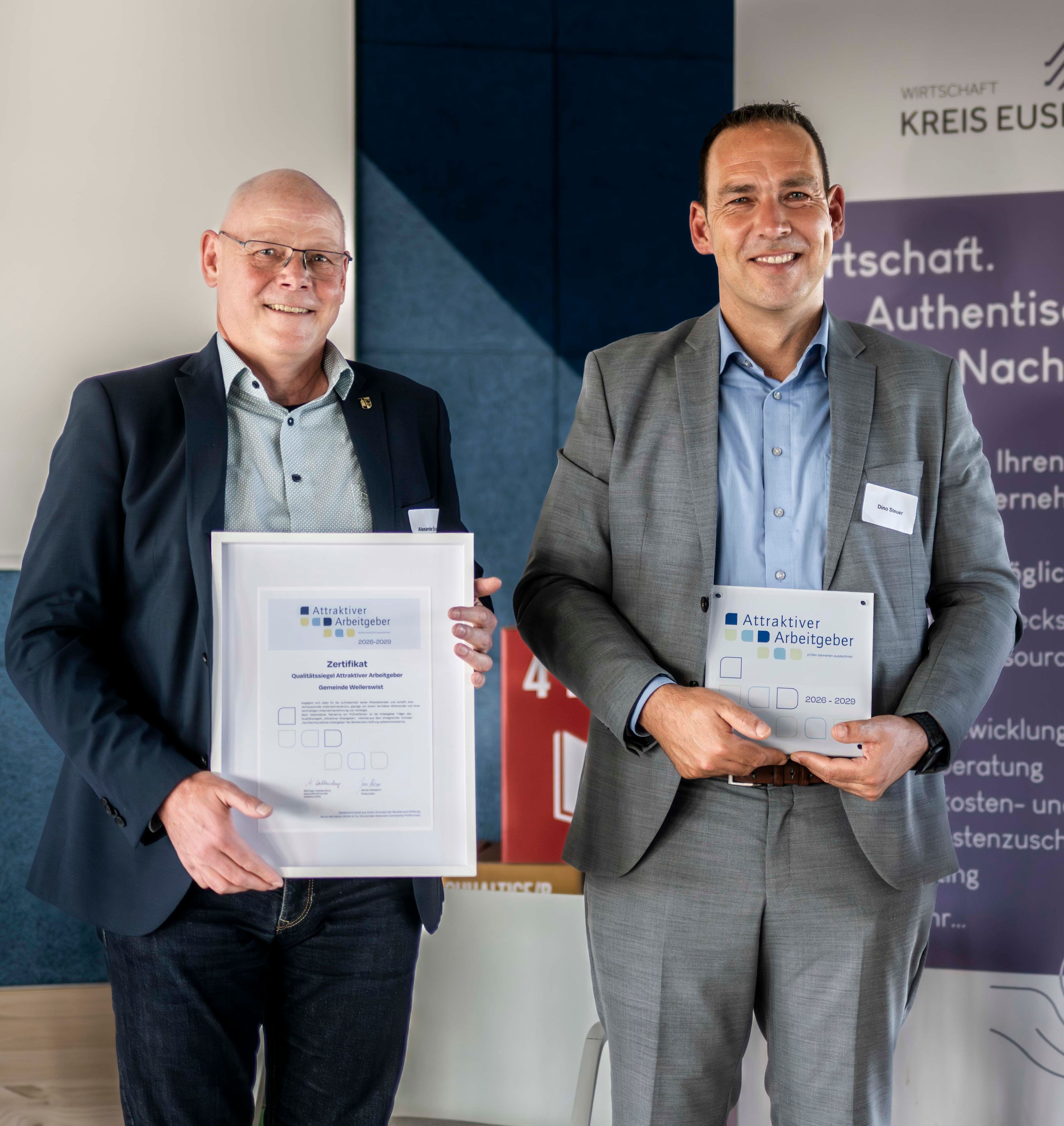 Dino Steuer (r.), Bürgermeister von Weilerswist, und Alexander Eskes (l.), Beigeordneter.