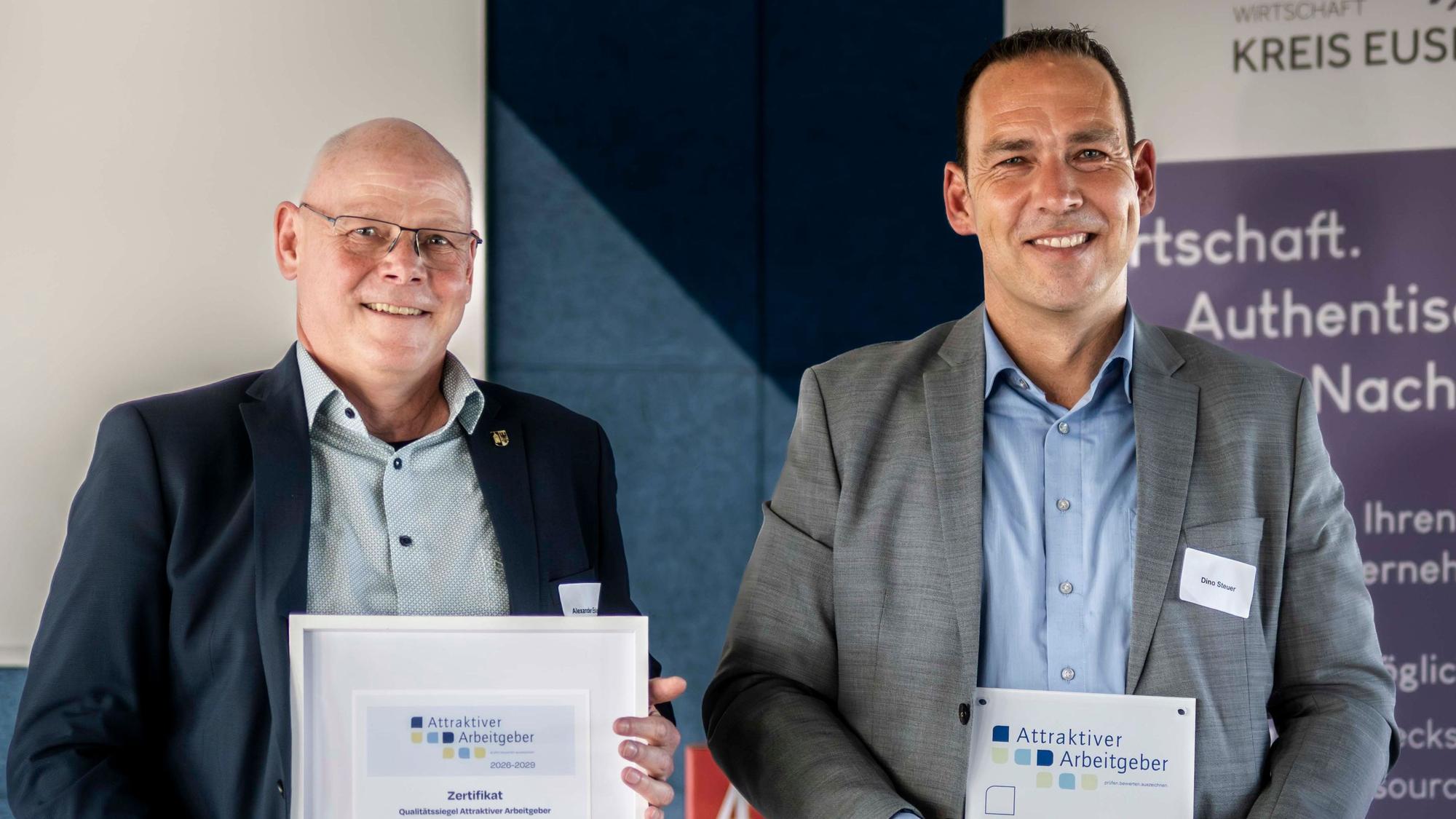 Dino Steuer (r.), Bürgermeister von Weilerswist, und Alexander Eskes (l.), Beigeordneter.