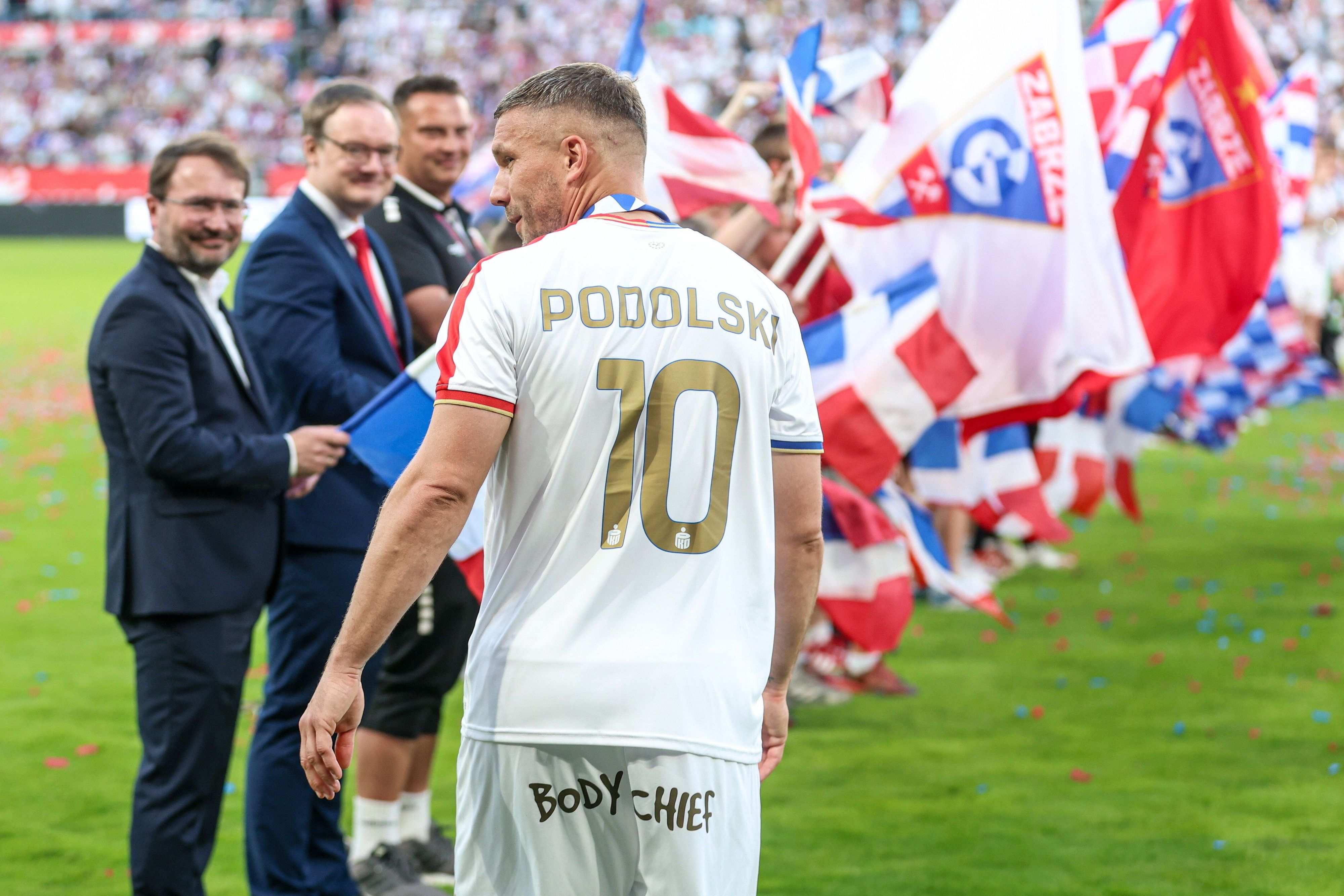Lukas Podolski feierte am Wochenende in Zabrze das Ende seiner Profi-Karriere.