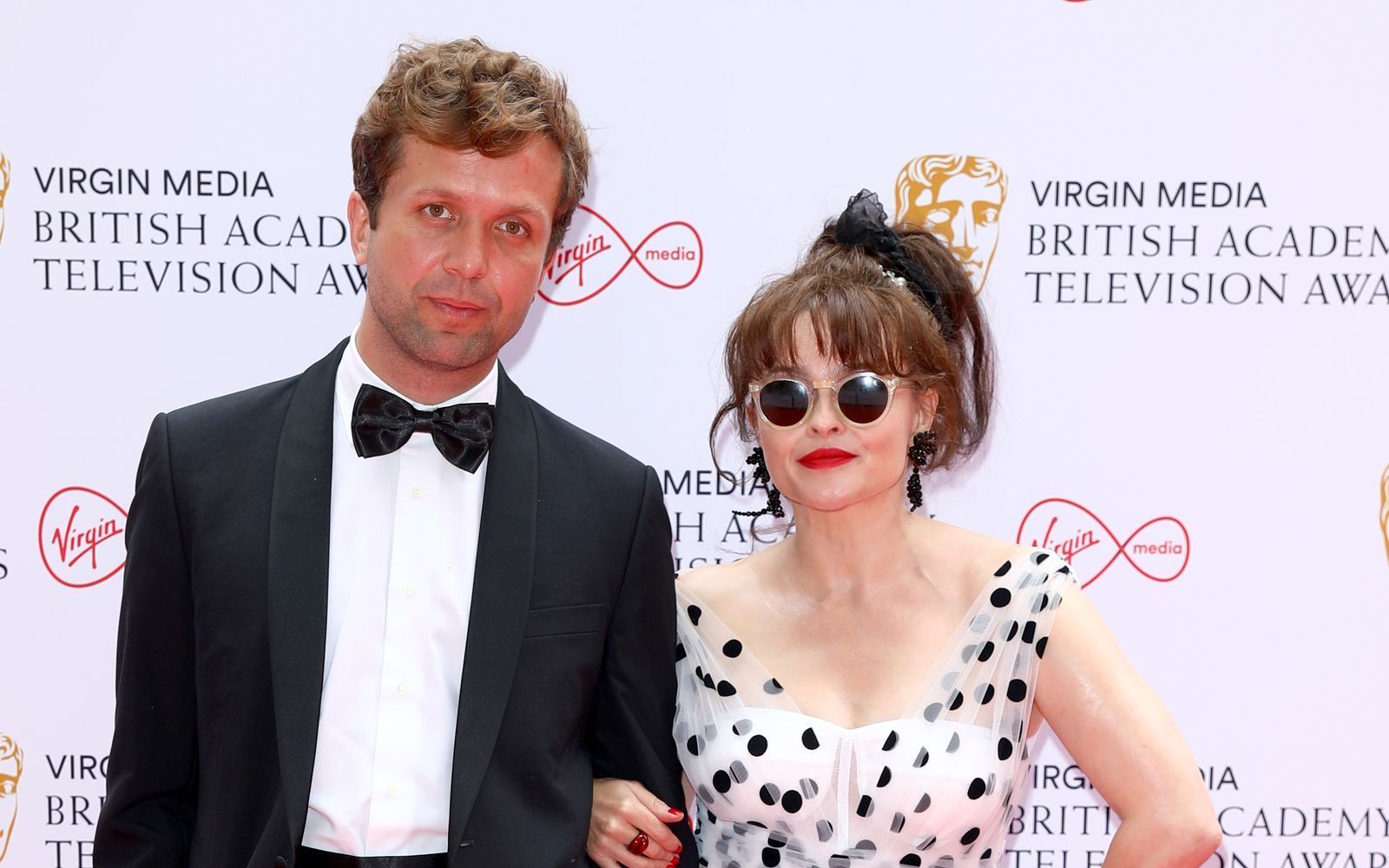 Helena Bonham Carter und Rye Holmboe sind seit 2018 ein glückliches Paar. Die beiden trennt ein Altersunterschied von 22 Jahren. Die Schauspielerin feiert am 26. Mai ihren 60. Geburtstag, demnach ist der Psychoanalytiker und Autor rund 38 Jahre alt. (Bild: 2021 Getty Images/Tim P. Whitby)