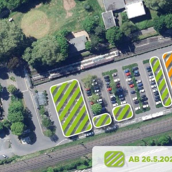 Luftbild mit grün und gelb schraffierten Flächen, auf denen Parkplätze wegfallen.