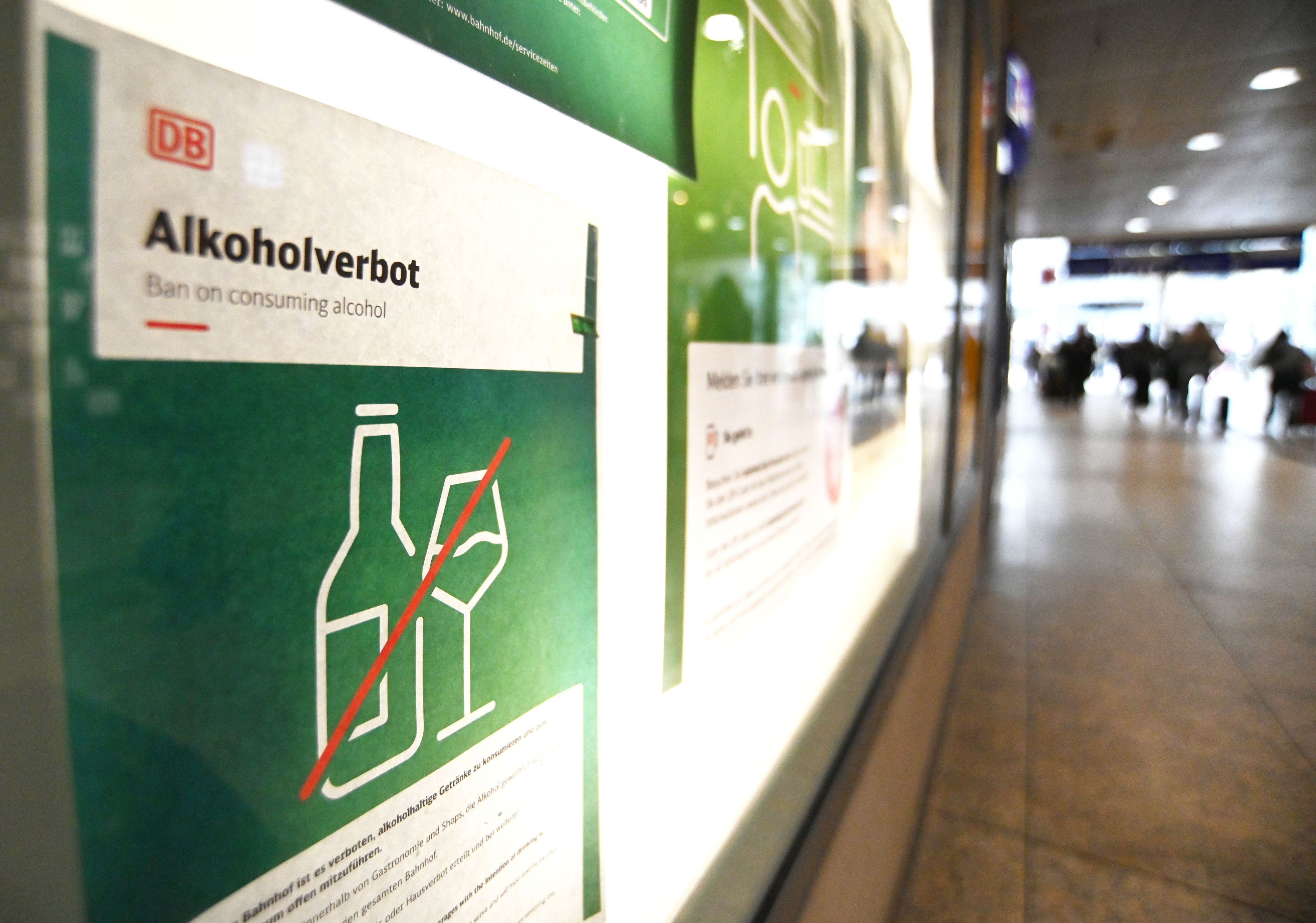 10.04.2026 Köln. Im Hauptbahnhof gilt jetzt ein Alkoholverbot. Die DB Sicherheit soll es umsetzen. Foto: Alexander Schwaiger