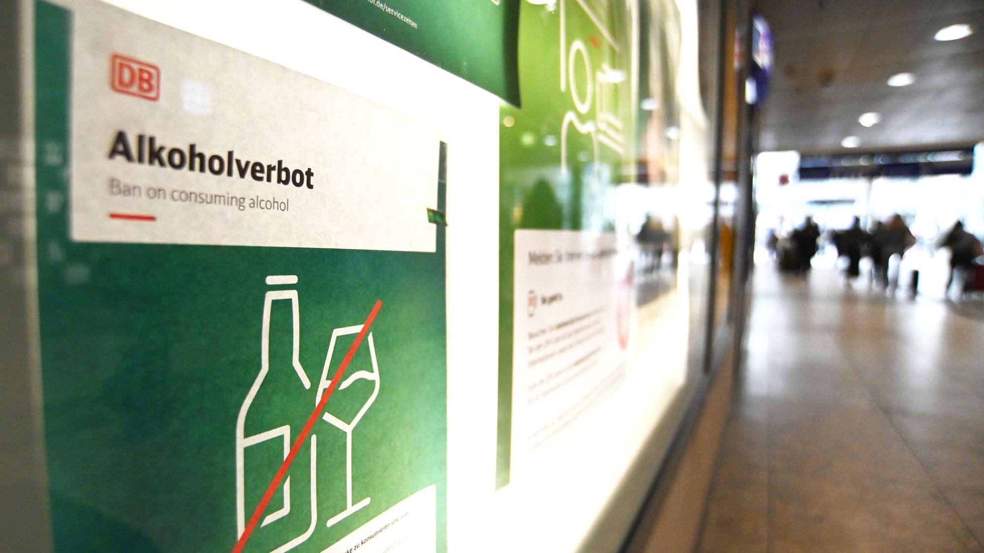 10.04.2026 Köln. Im Hauptbahnhof gilt jetzt ein Alkoholverbot. Die DB Sicherheit soll es umsetzen. Foto: Alexander Schwaiger