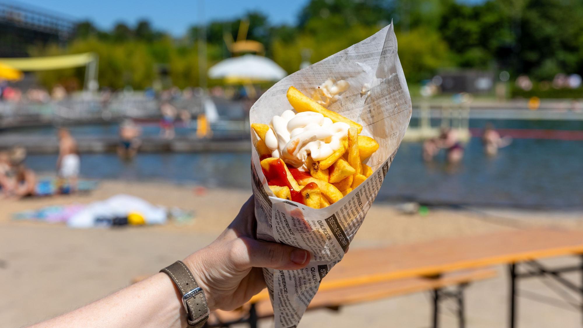 Freibad-Pommes gehen auch zum Frühstück.