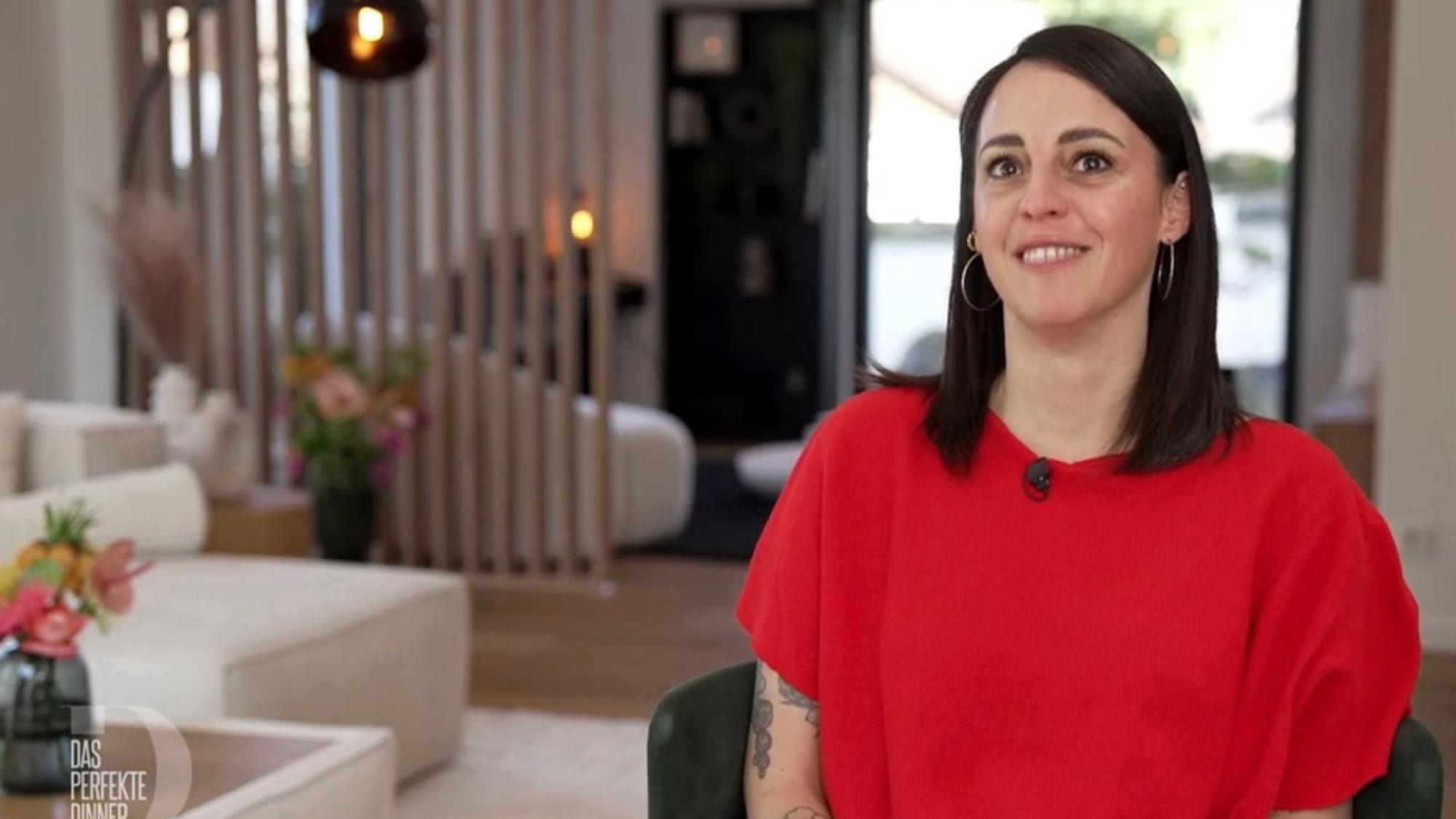 Perfektes Äußeres, um es mit anderen zu teilen: Lifestyle-Influencerin Anna (42) ist die Gastgeberin von Tag 2 in Karlsruhe. (Bild: RTL)