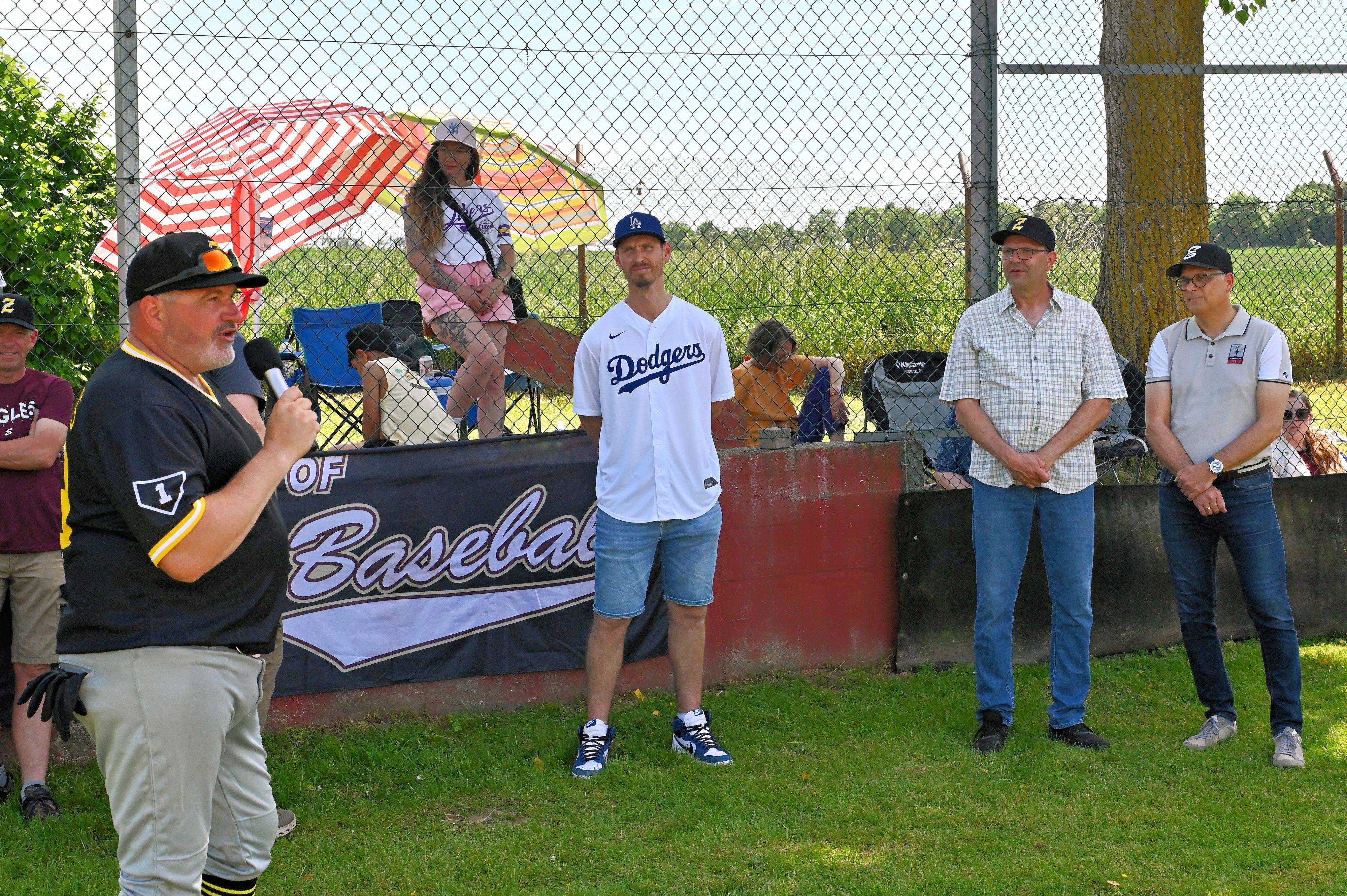 Baseball-Nationalspieler Markus Solbach wird vorgestellt.