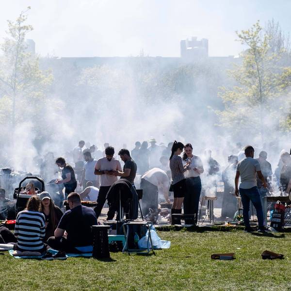 In vielen NRW-Parks grillten die Menschen im Freien.