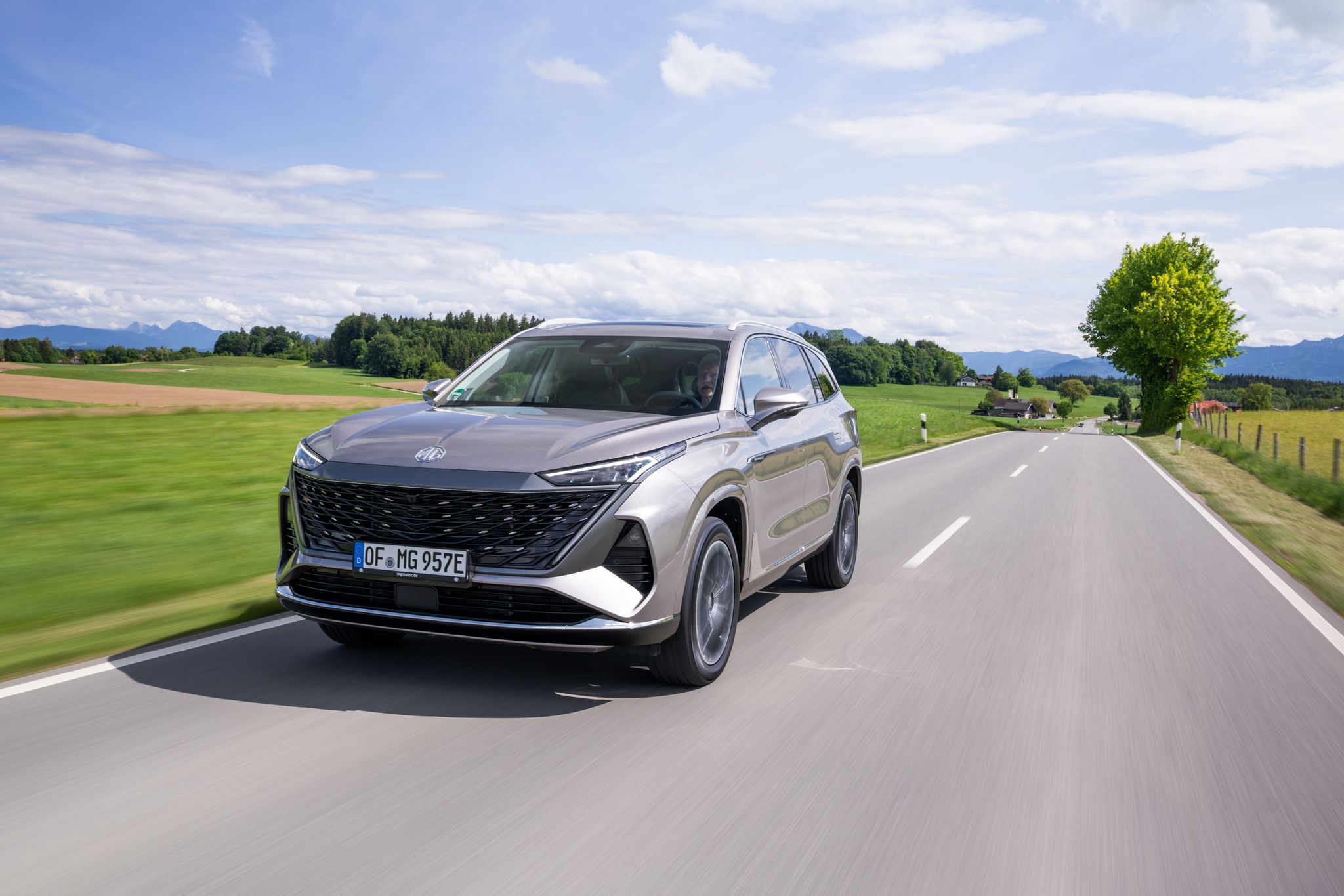 Fahraufnahmen des MG S9 PHEV
