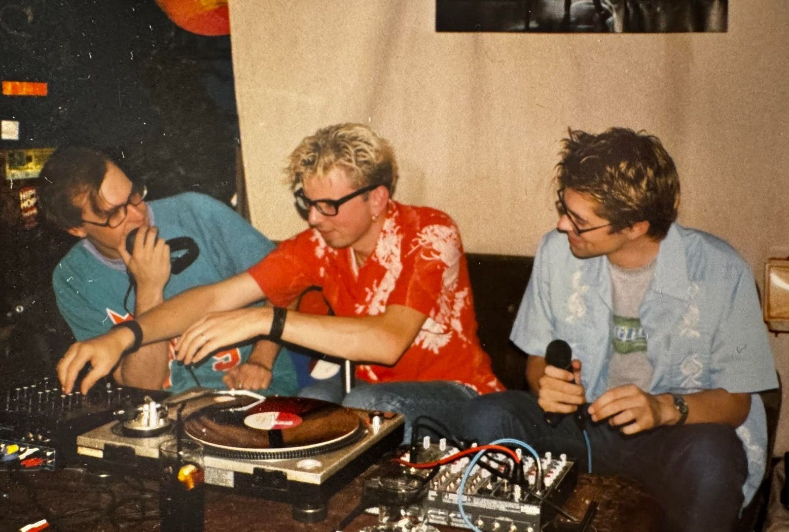 DJs und Gäste in der Liquid Sky Bar Ende der 90er-Jahre in Köln