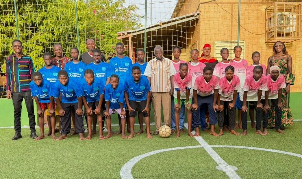 Der Verteidiger der Werkself unterstützt das AMPO-Waisenhaus in Ouagadougou.