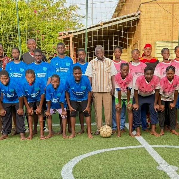 Der Verteidiger der Werkself unterstützt das AMPO-Waisenhaus in Ouagadougou.