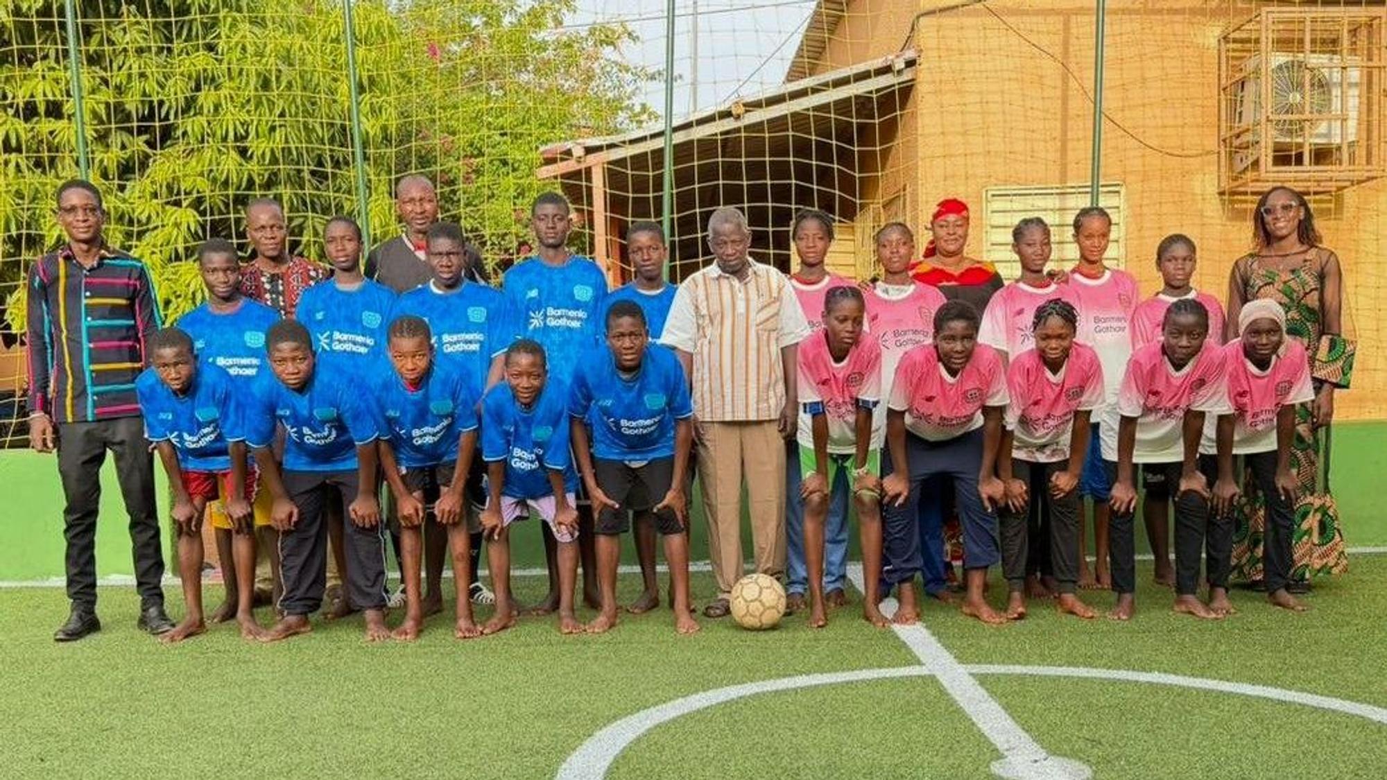 Der Verteidiger der Werkself unterstützt das AMPO-Waisenhaus in Ouagadougou.