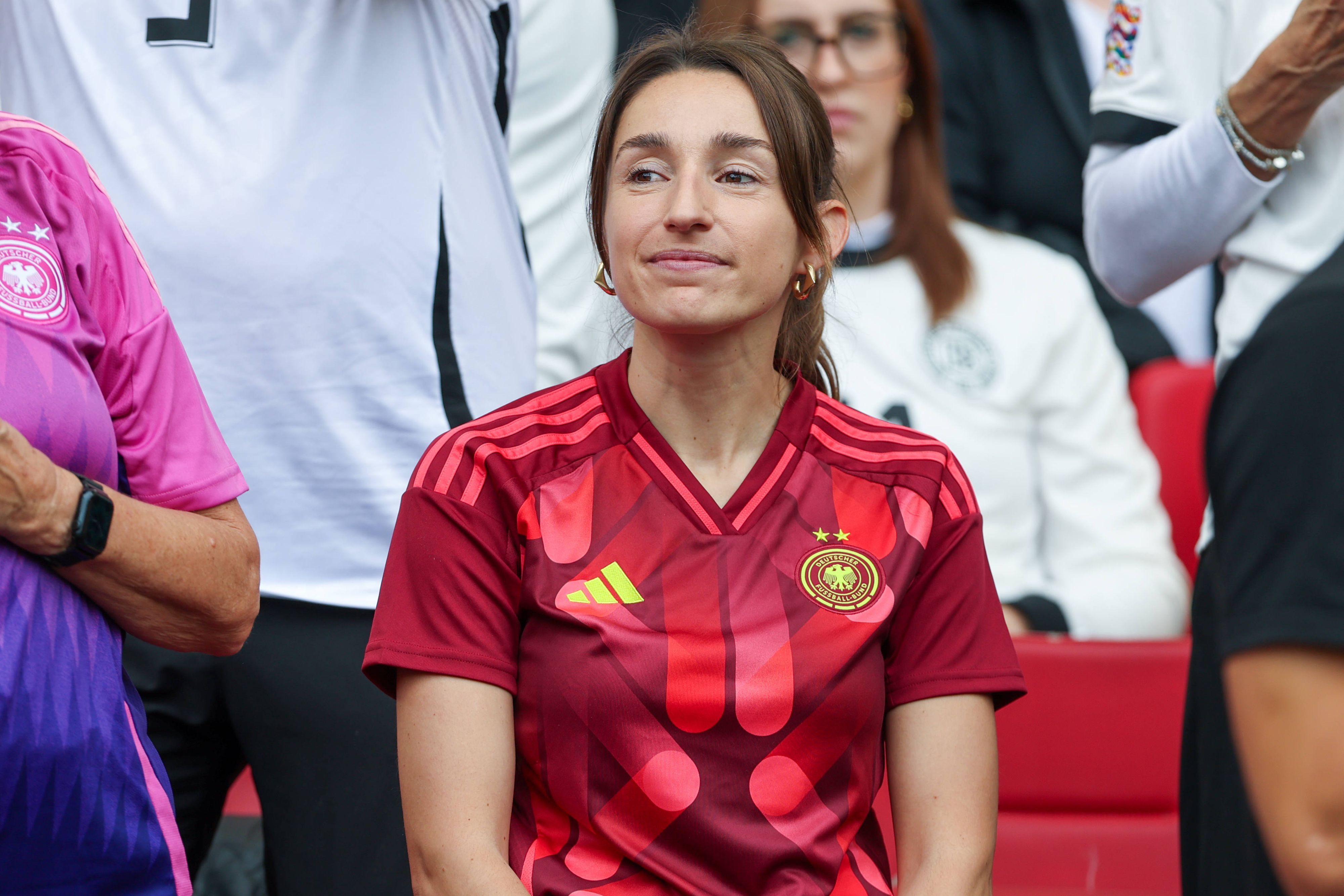 Lena Wurzenberger auf der Tribüne.