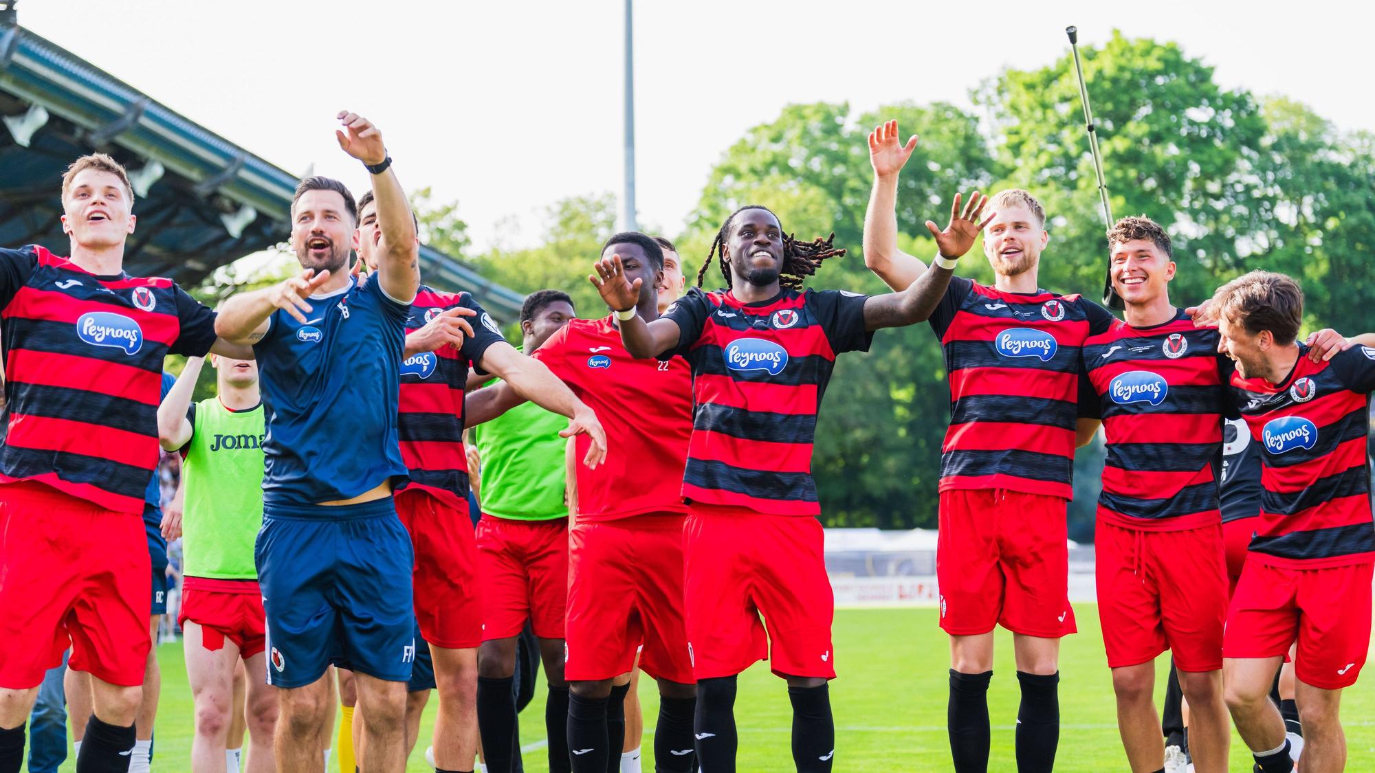 Viktoria Koeln feiert vor der Kurve Fortuna Köln vs. FC Viktoria Köln, Fussball, Landespokal Mittelrhein 2025/26, Finale, Saison 2025/26, 23.05.2026, Fortuna Köln vs. FC Viktoria Köln, Fussball, Landespokal Mittelrhein, Finale, Saison 2025/26, 23.05.2026 Köln *** Viktoria Koeln celebrates in front of the curve Fortuna Köln vs FC Viktoria Köln, Football, Landespokal Mittelrhein 2025 26, Final, Season 2025 26, 23 05 2026, Fortuna Köln vs FC Viktoria Köln, Football, Landespokal Mittelrhein, Final, Season 2025 26, 23 05 2026 Köln Copyright: xEibner-Pressefoto/LukasxBaldygax EP_LBA