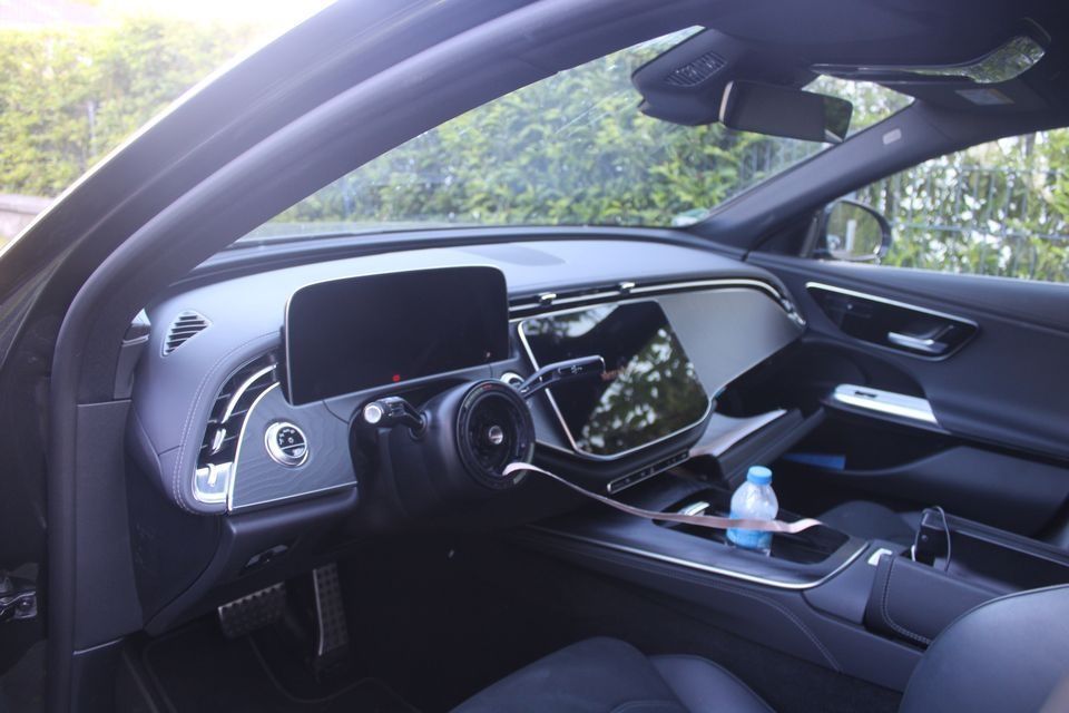 In Bergisch Gladbach wurden drei Mercedes-Autos aufgebrochen.