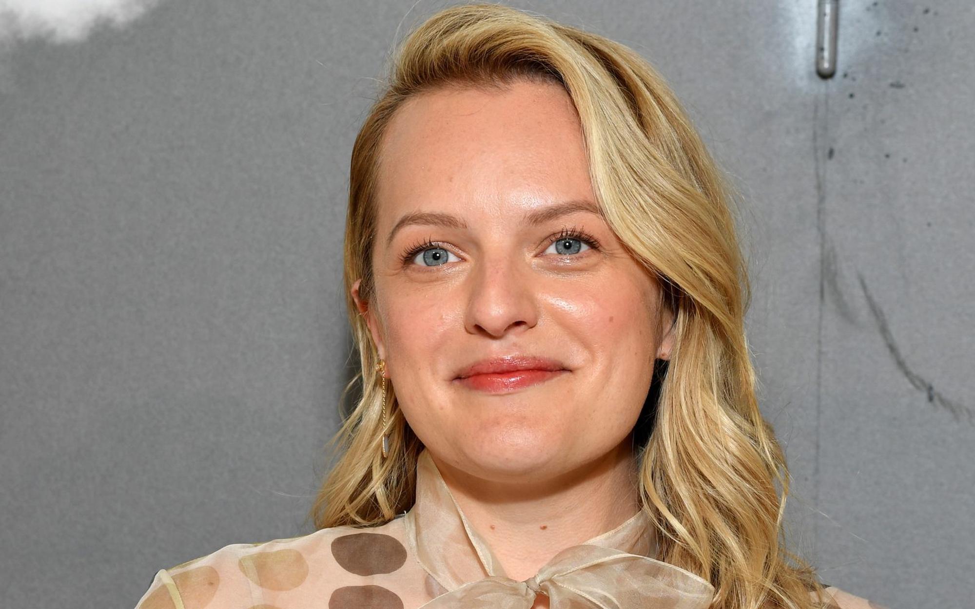 „The Handmaid's Tale“-Star Elisabeth Moss ist Scientologin. Schon als Kind wurde sie durch ihre Eltern damit in Berührung gebracht. (Bild: Pascal Le Segretain/Getty Images for Dior)