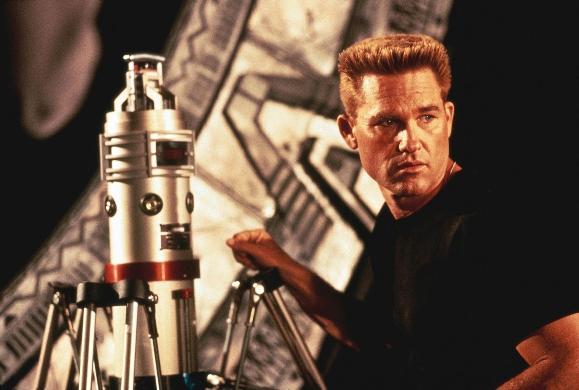 Colonel O'Neill (Kurt Russell) hat den Auftrag, das Sternentor zu sprengen. (Bild: 1994 Metro-Goldwyn-Mayer Studios Inc. All Rights Reserved.)
