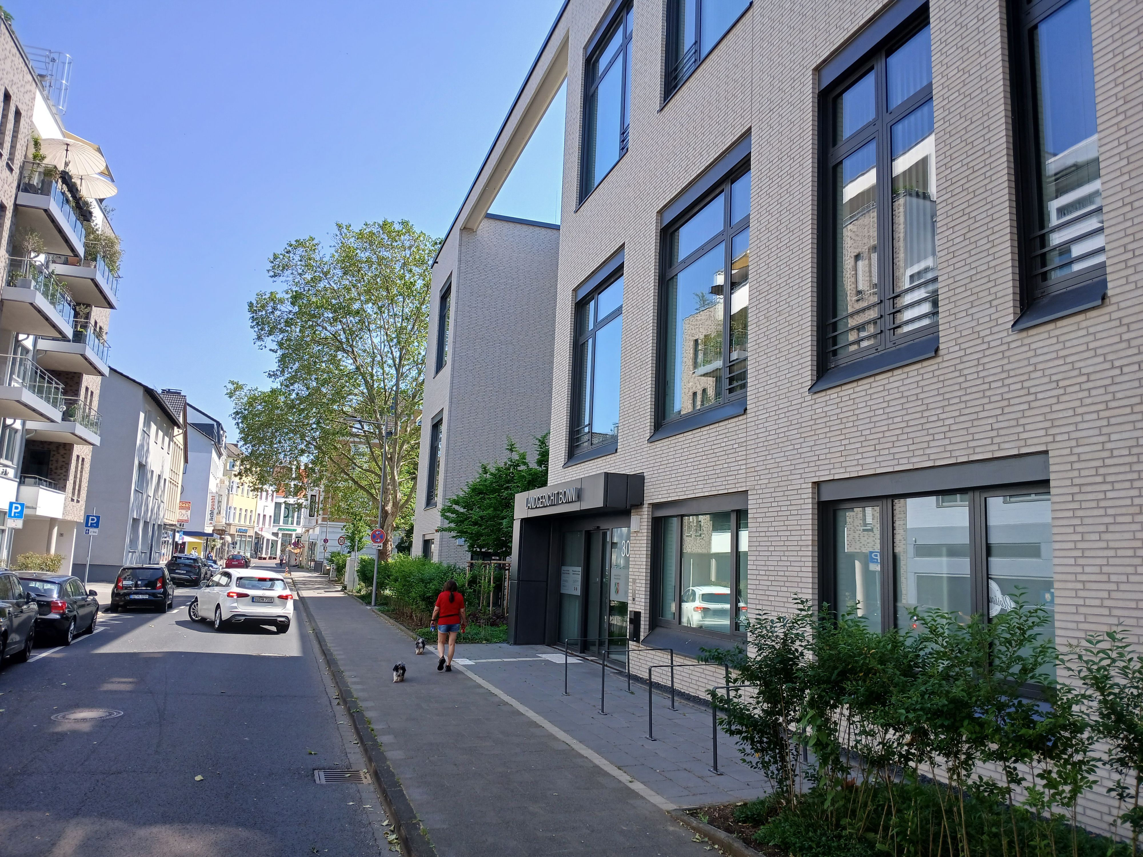 Für die Cum-Ex-Prozesse baute das Landgericht Bonn ein Prozessgebäude in Siegburg, von links: Simon Skibitzki(SPD), Norbert Walter-Borjans, NRW- Finanzminister a.D., und Christoph Trautvetter, Netzwerk Steuergerechtigkeit
