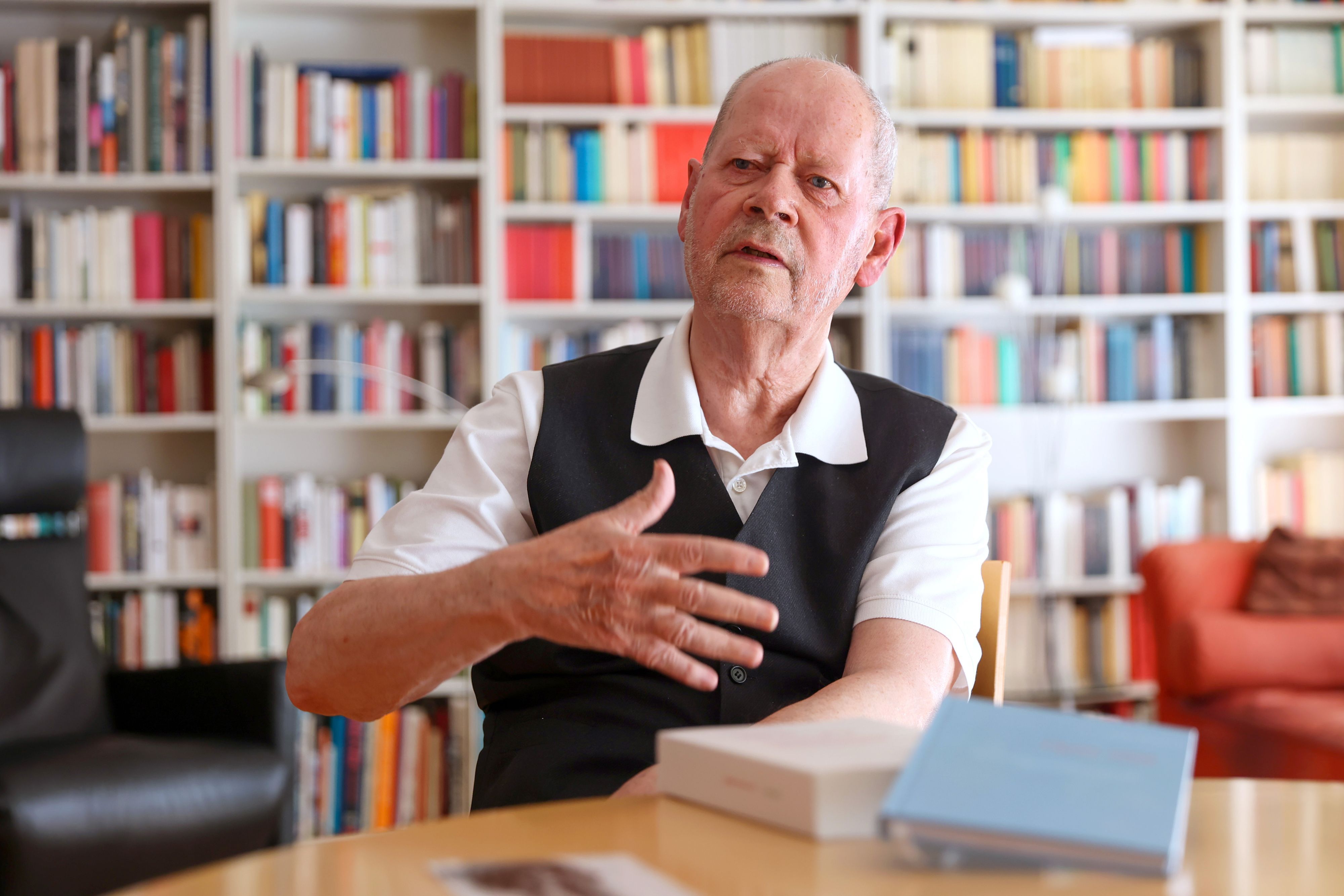 27.05.2026: Köln: 100 Jahre Leben: Schriftsteller Joke Frerichs spricht über seinen Bildungsweg in der jungen Bundesrepublik und schlägt den Bogen zum heutigen Bildungssystem. Foto: Martina Goyert