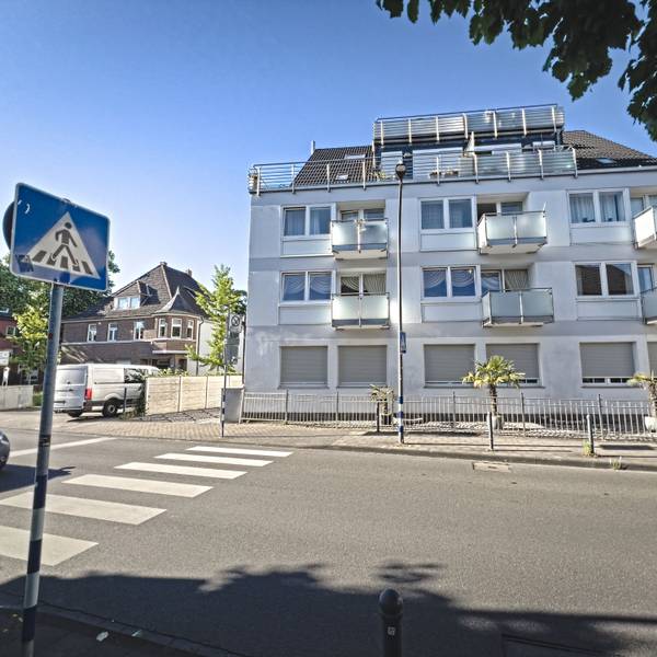 Vier Immobilien, darunter das große Wohnhaus an der Von-Ketteler-Straße in Bürrig, werden eingezogen.