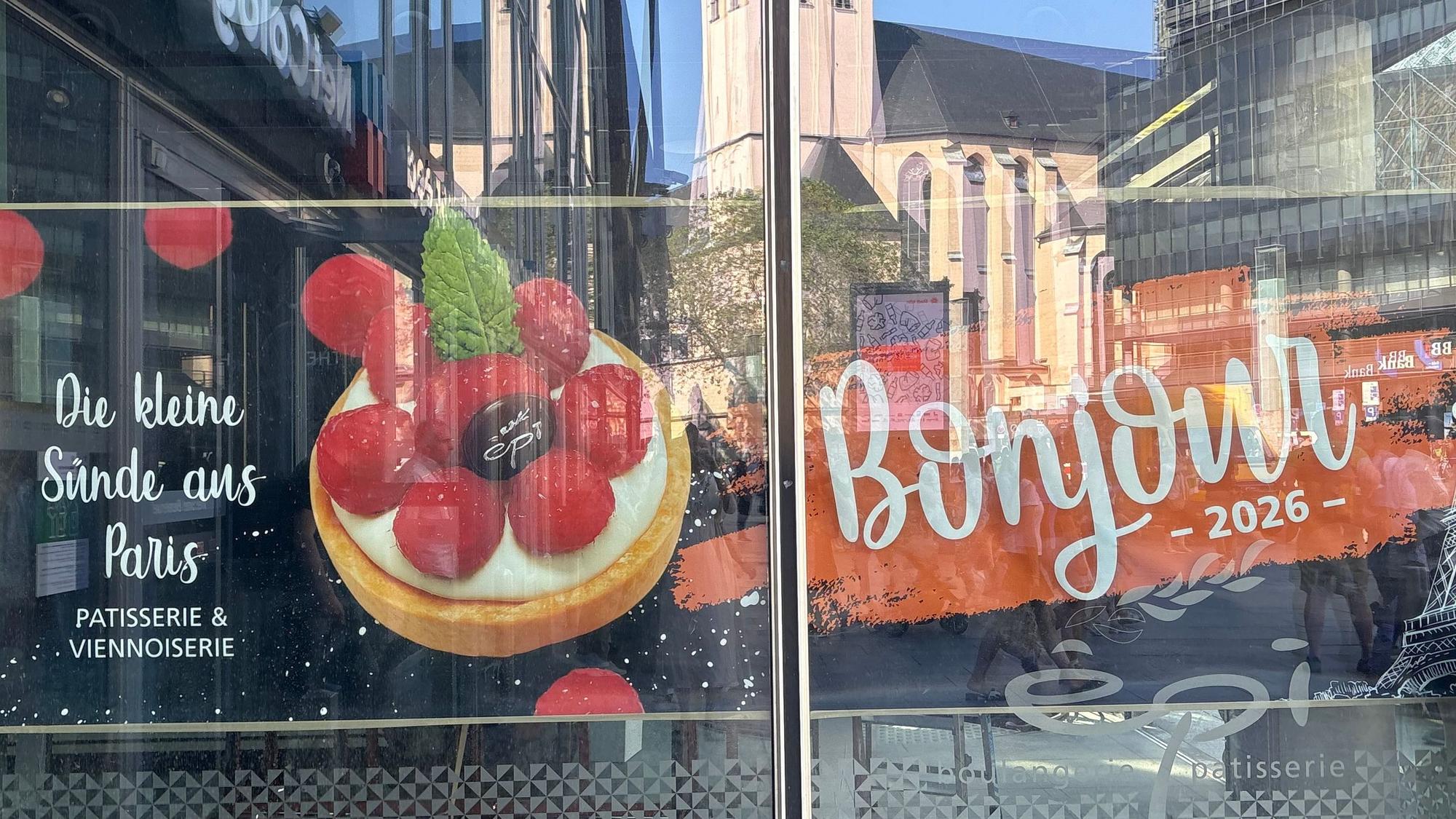 Eine Ankündigung der Boulangerie-Kette Épi am Kölner Bahnhof.