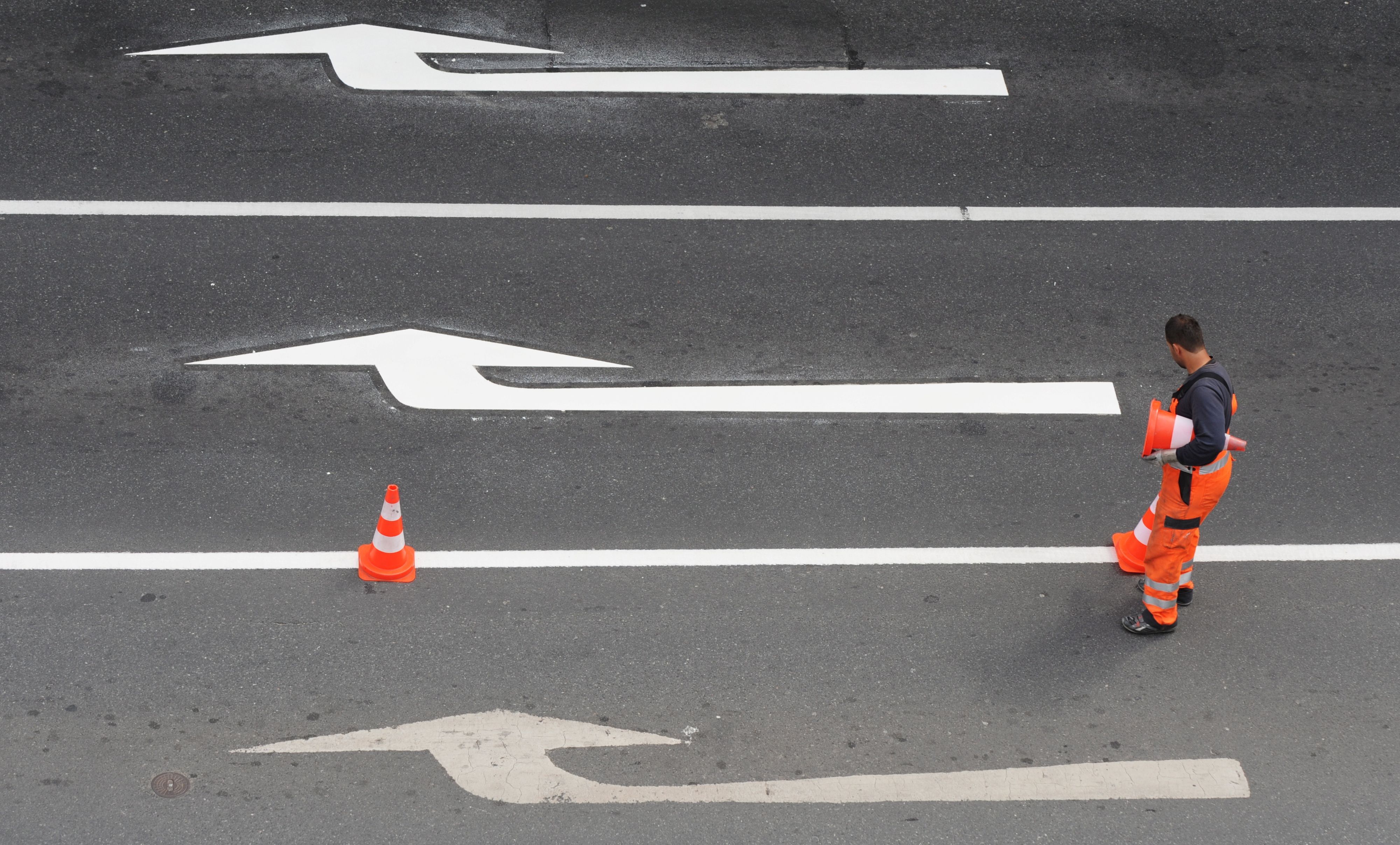 Wegen Markierungsarbeiten kommt es auf der A3 bei Leverkusen übers Wochenende zu Sperrungen, Umleitungen und Verkehrsbehinderungen.