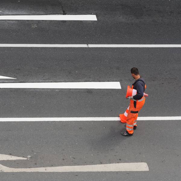 Wegen Markierungsarbeiten kommt es auf der A3 bei Leverkusen übers Wochenende zu Sperrungen, Umleitungen und Verkehrsbehinderungen.